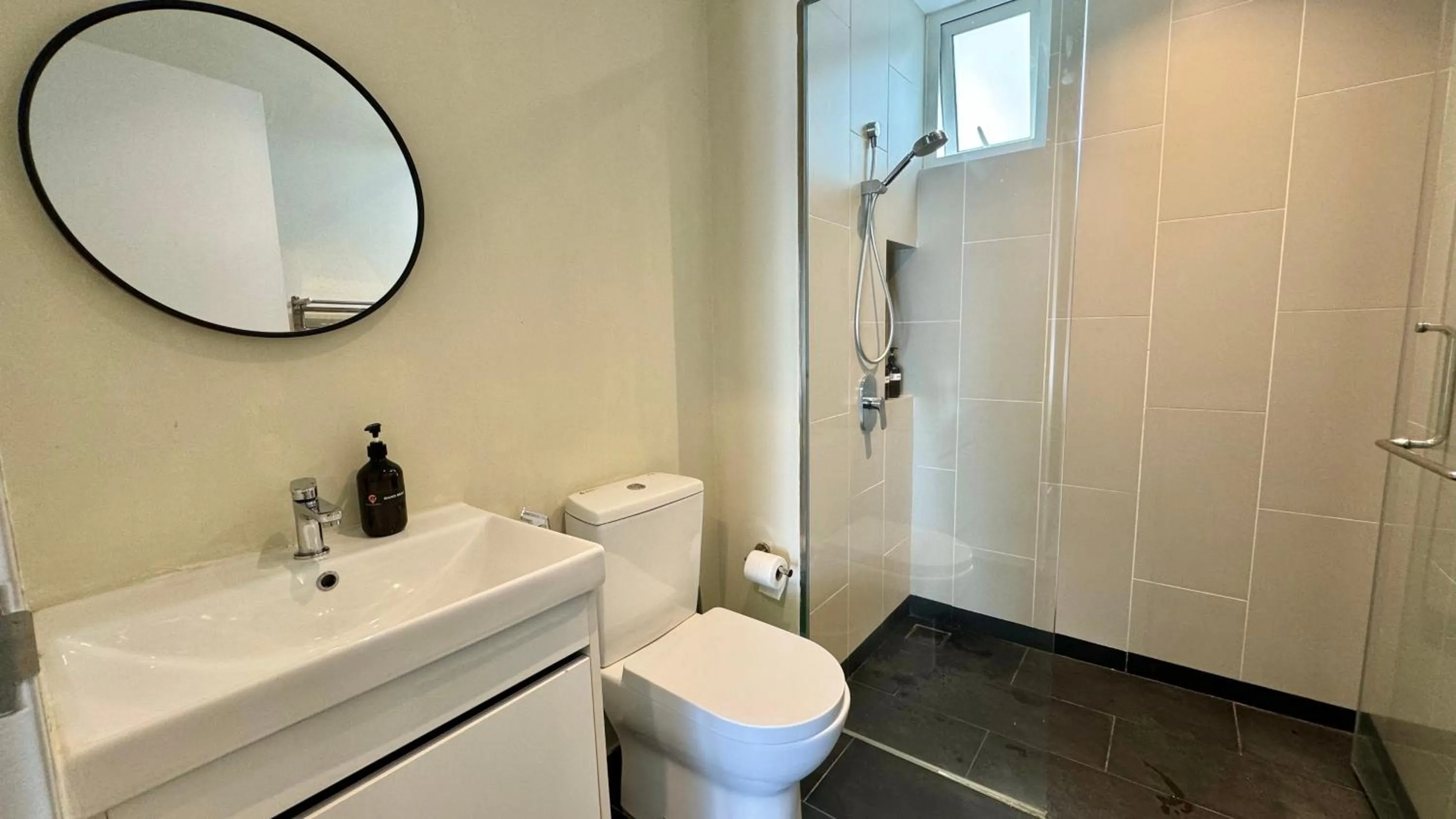 Bed in UNA Serviced Apartment by manatidur