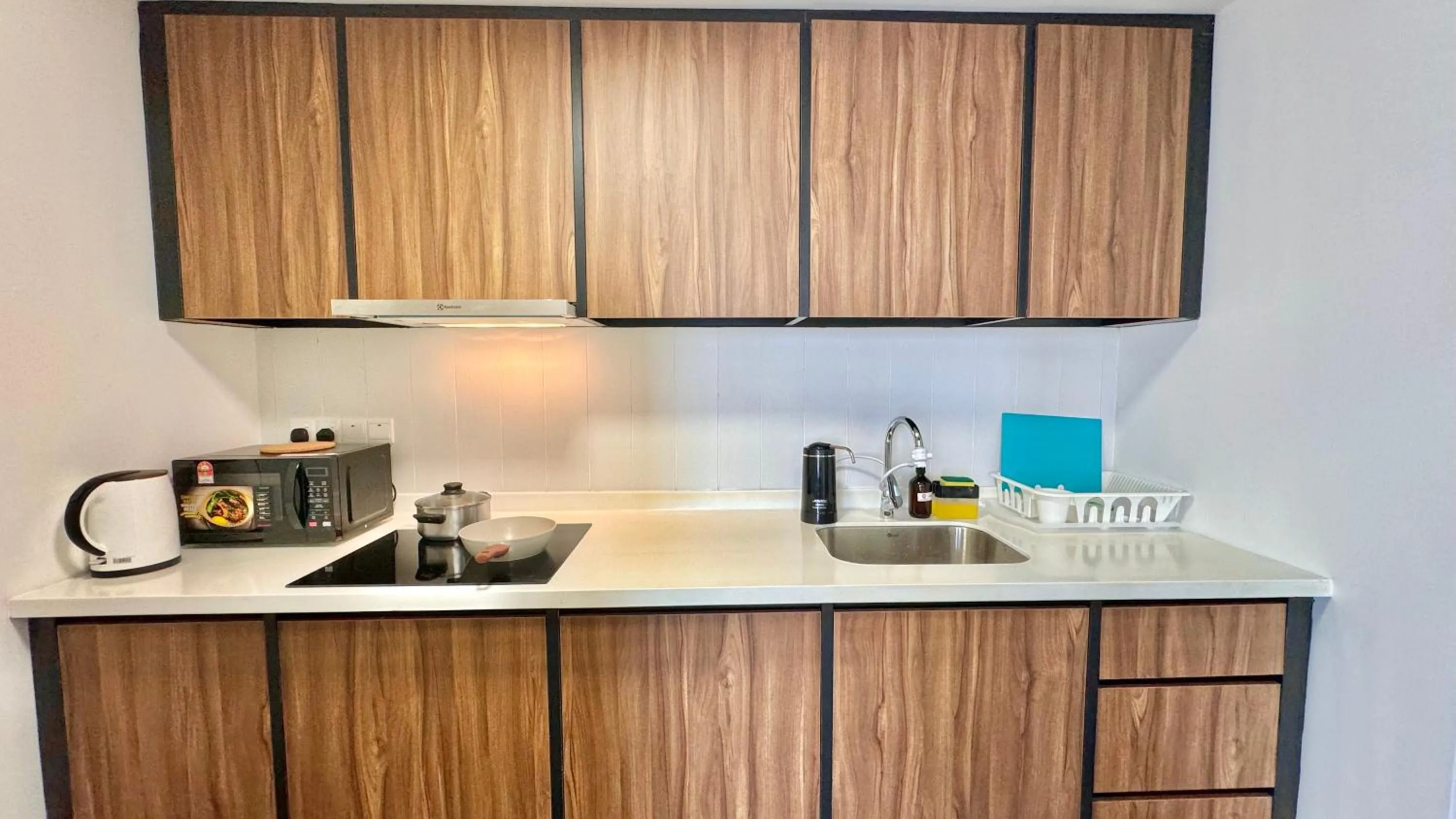 Coffee/tea facilities in UNA Serviced Apartment by manatidur