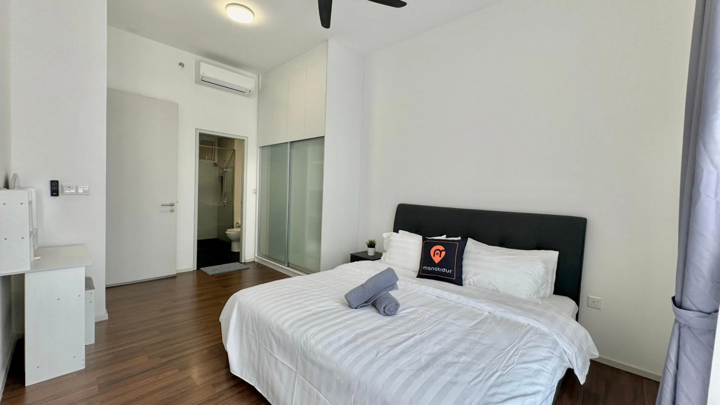 Bed in UNA Serviced Apartment by manatidur