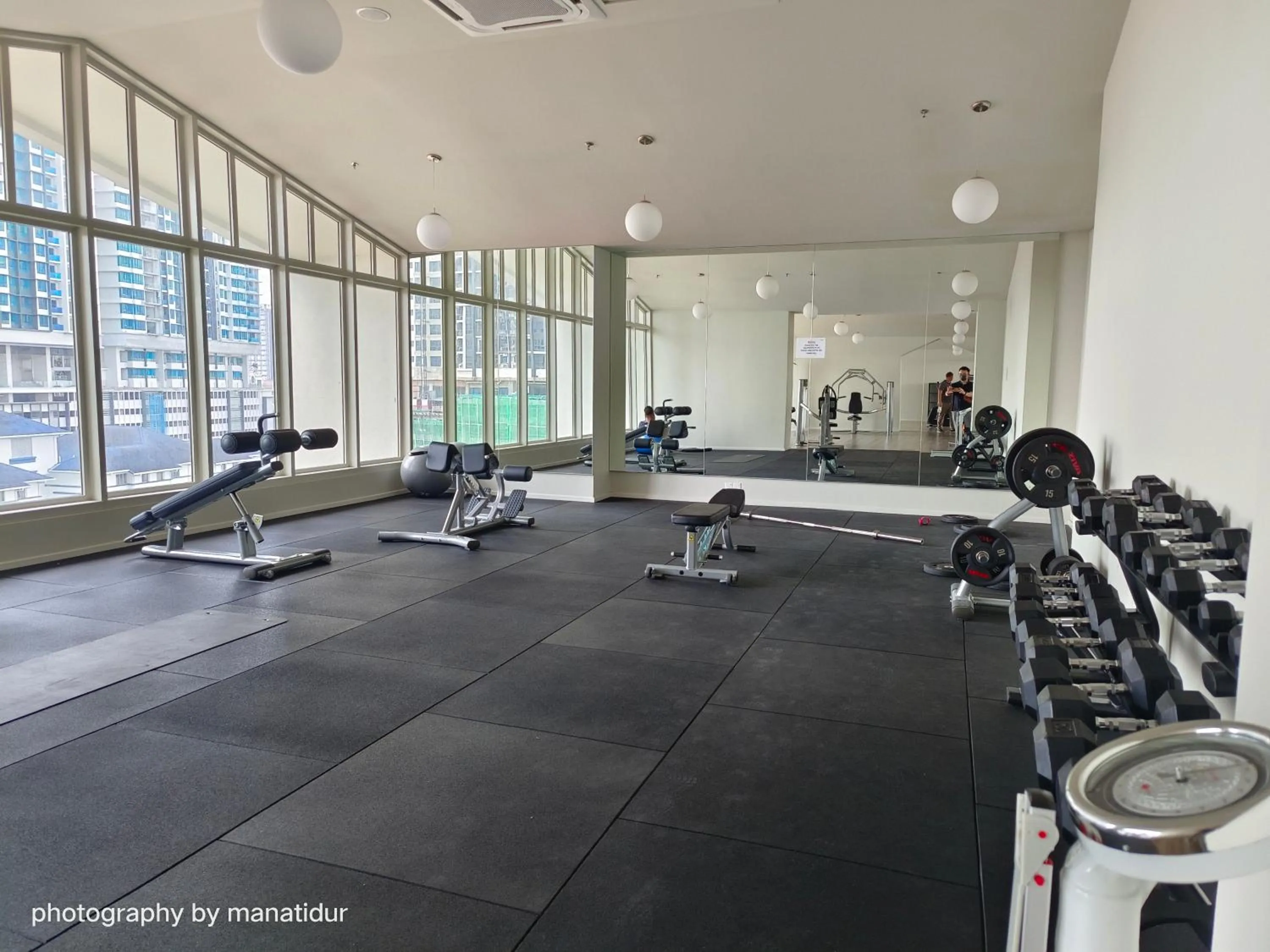 Fitness centre/facilities in UNA Serviced Apartment by manatidur