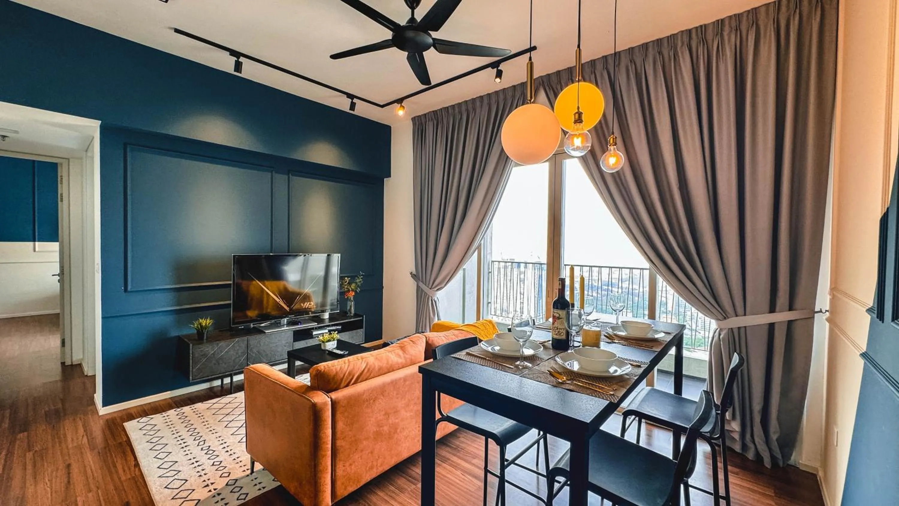 Living room in UNA Serviced Apartment by manatidur