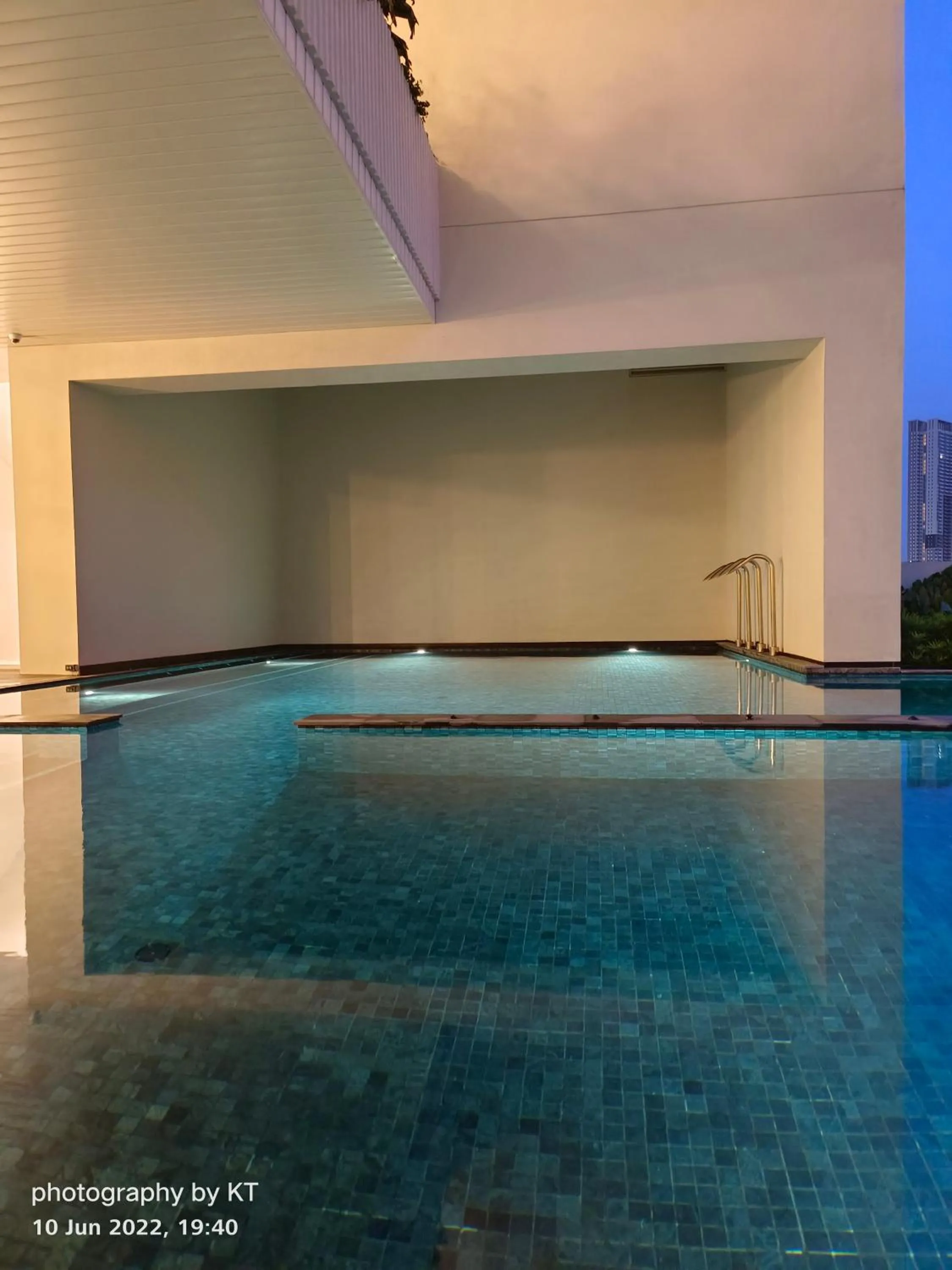Pool view in UNA Serviced Apartment by manatidur
