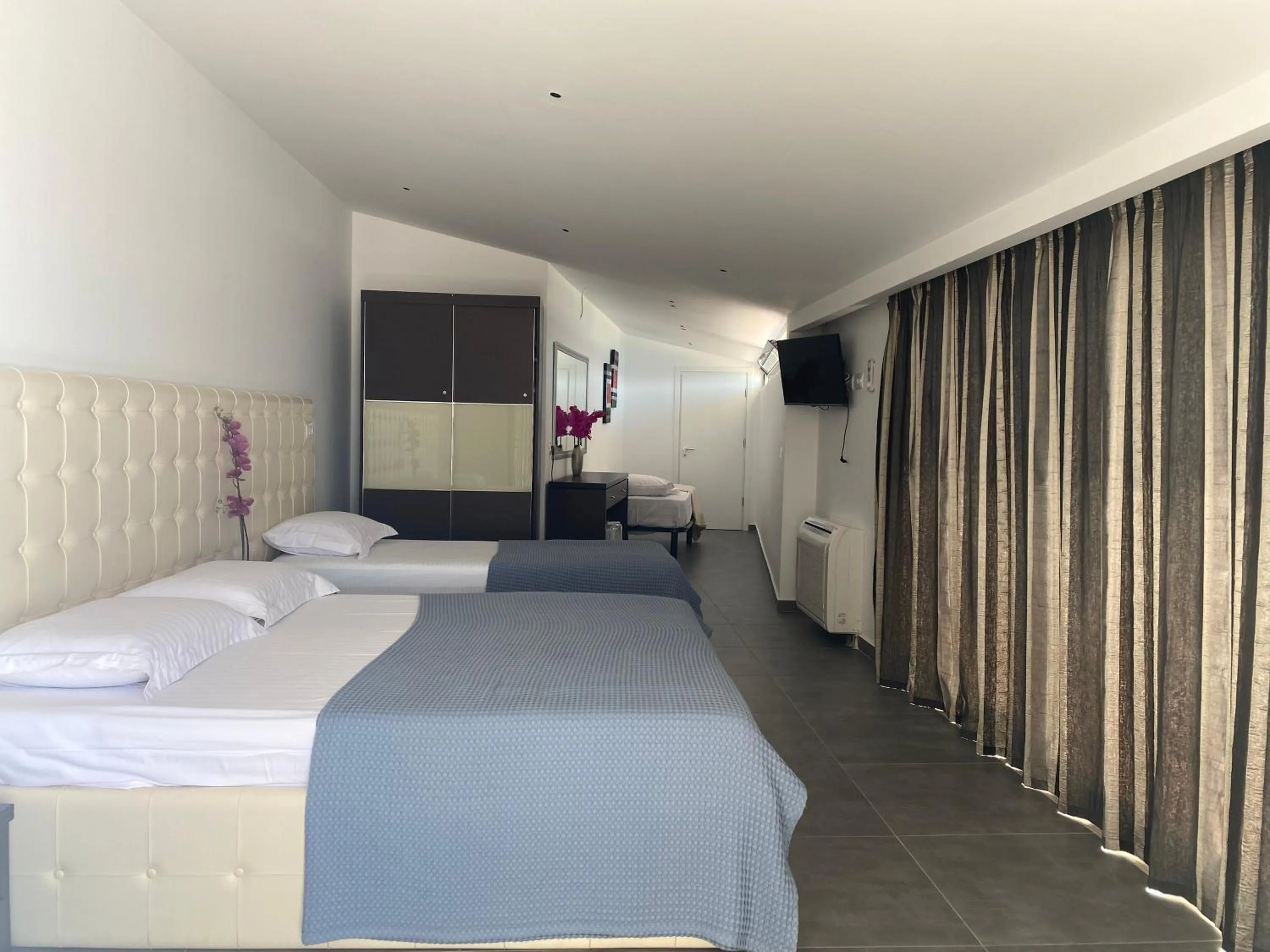 Photo of the whole room, Bed in Hotel Nertili