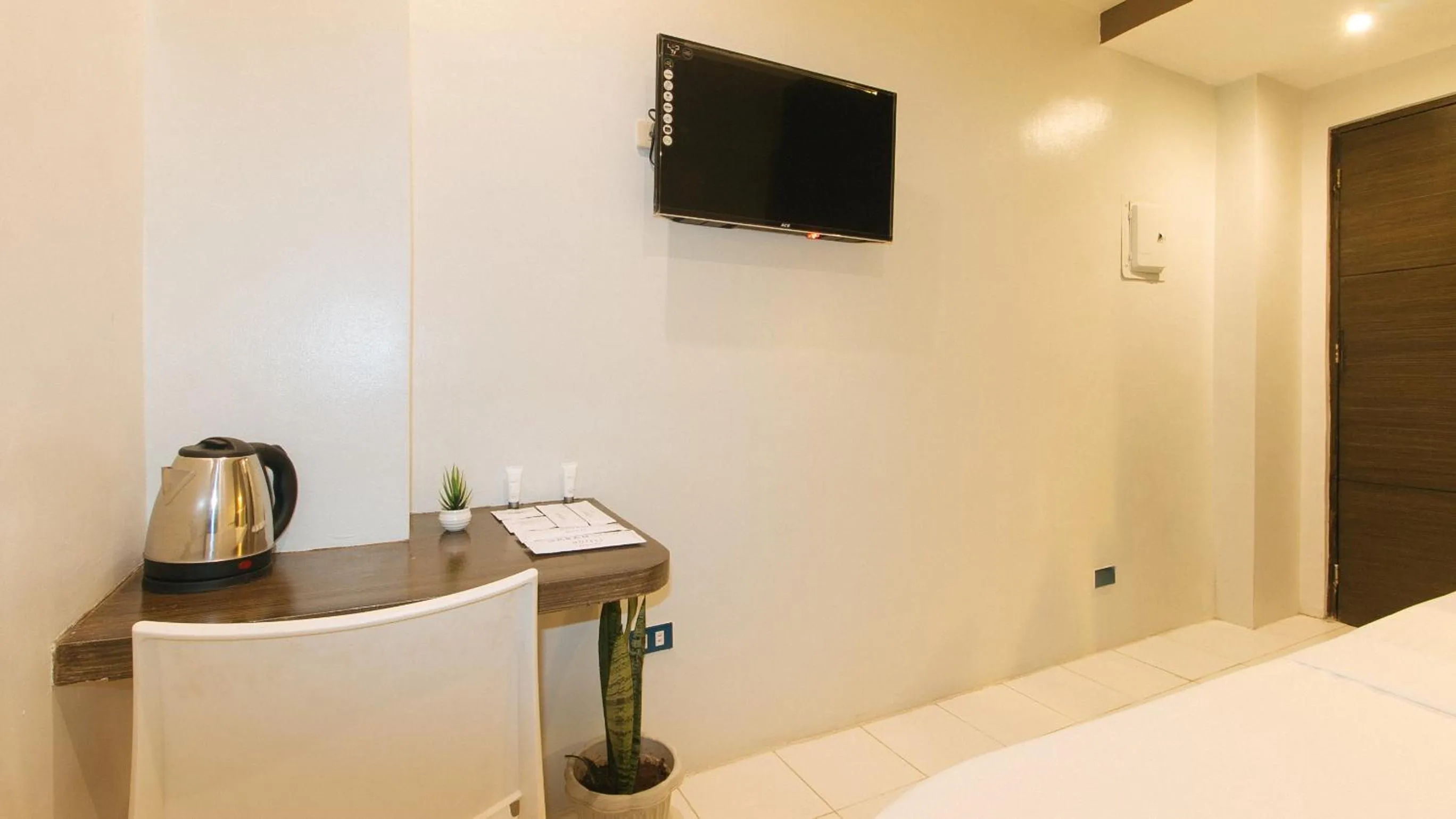 TV and multimedia, Bed in UrbanView at San Antonio's Place Sampaloc Manila