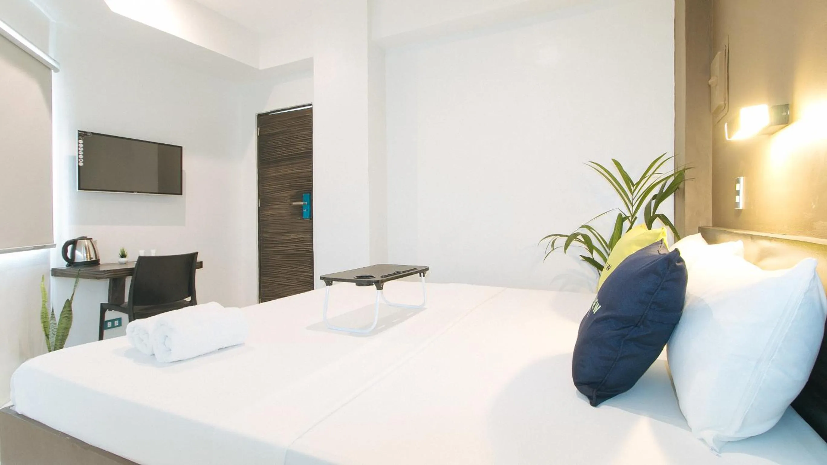 Photo of the whole room, Bed in UrbanView at San Antonio's Place Sampaloc Manila