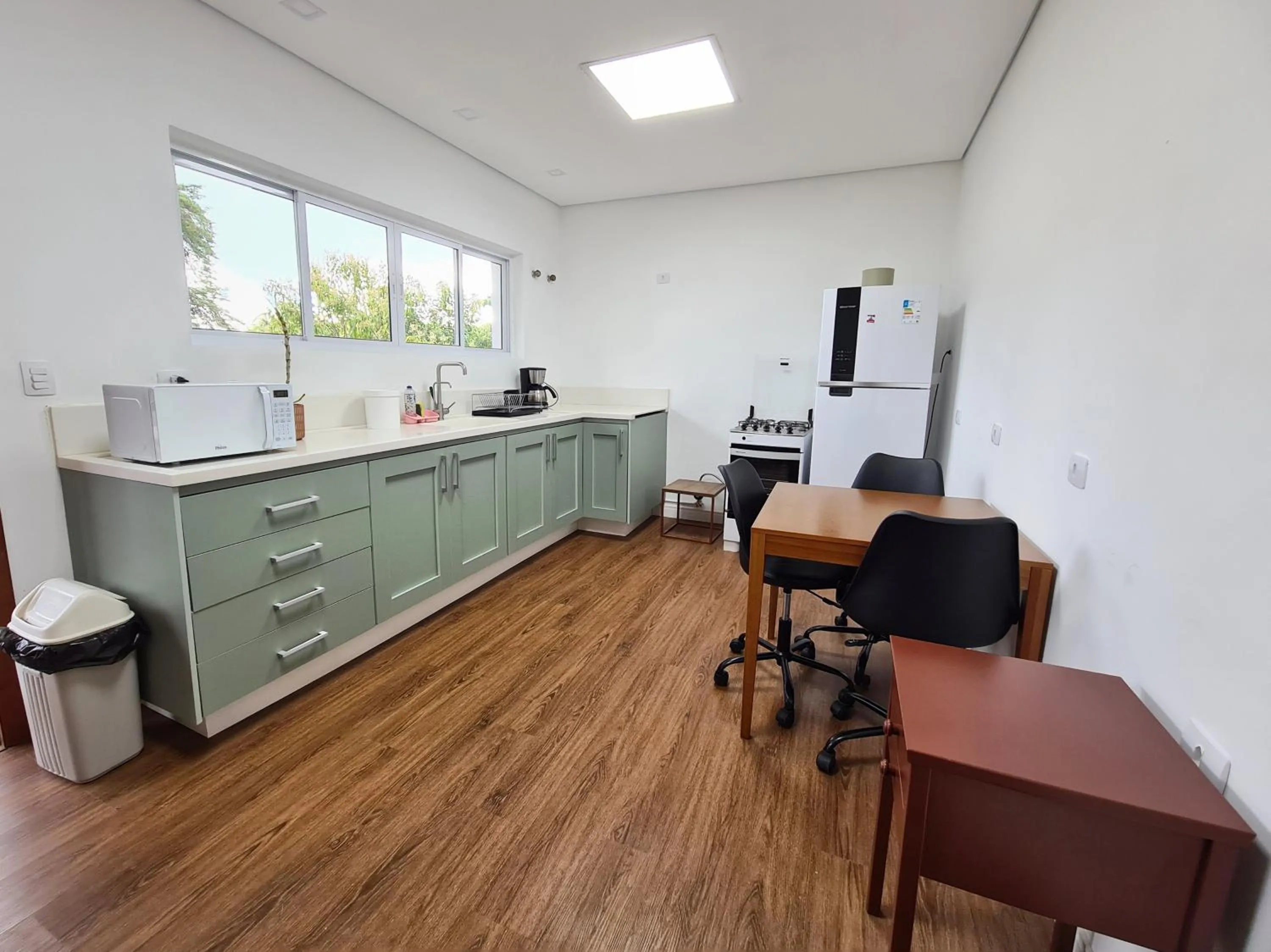 Communal kitchen in Casa Três Rios - Campos do Jordão