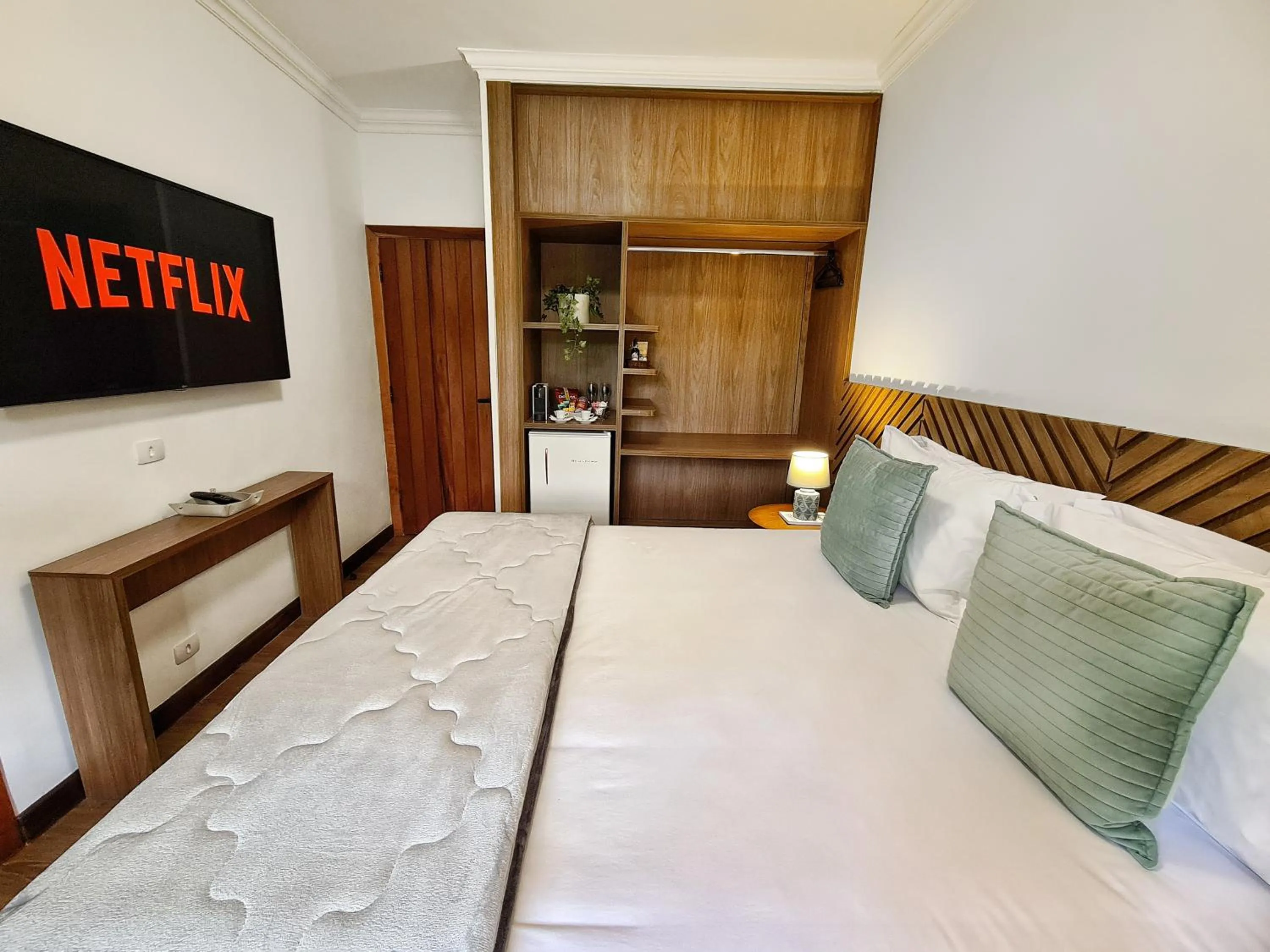 Photo of the whole room, Bed in Casa Três Rios - Campos do Jordão