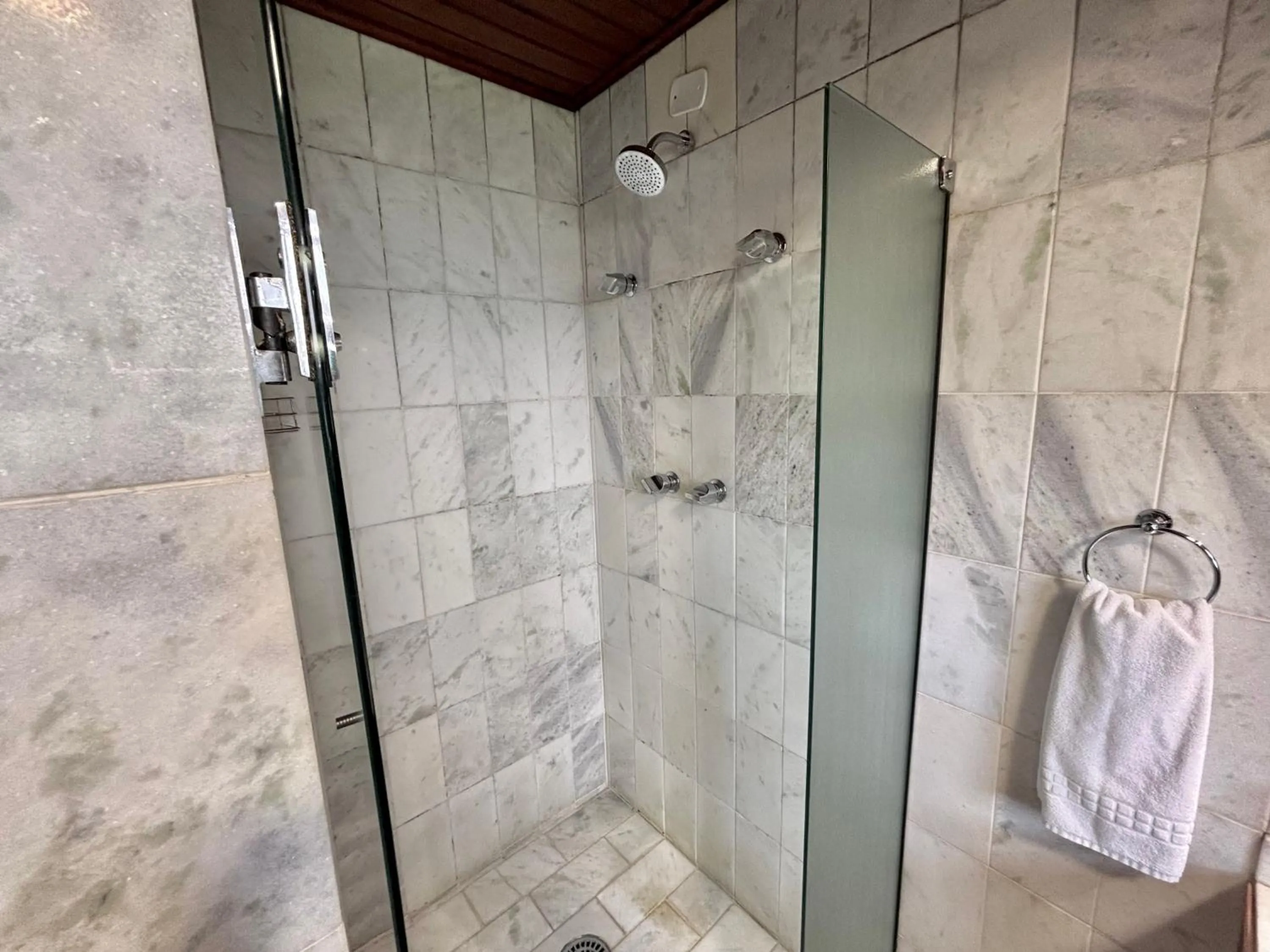 Shower in Casa Três Rios - Campos do Jordão