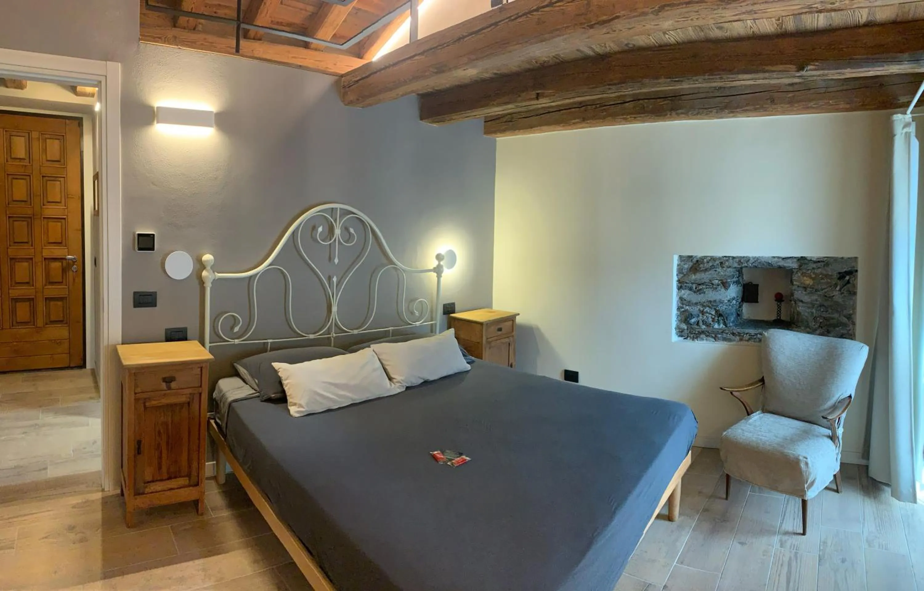 Bedroom, Bed in Alle Macine - Historic Molino Maufet Watermill - Lake Como