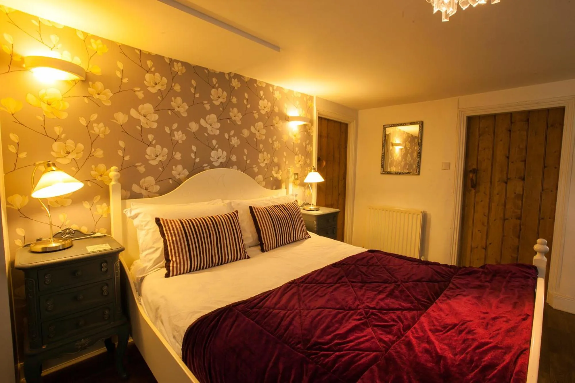 Bed in Hollybush Inn