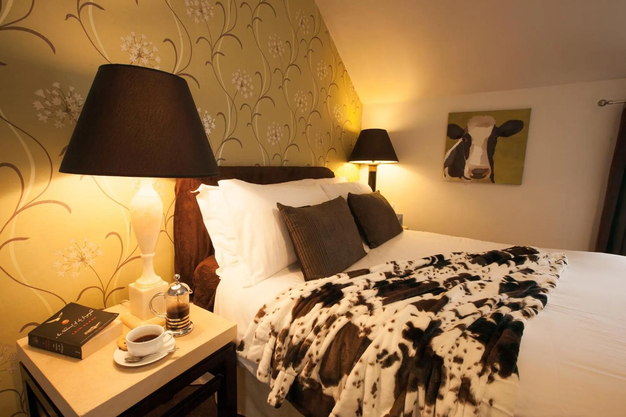 Bed in Hollybush Inn