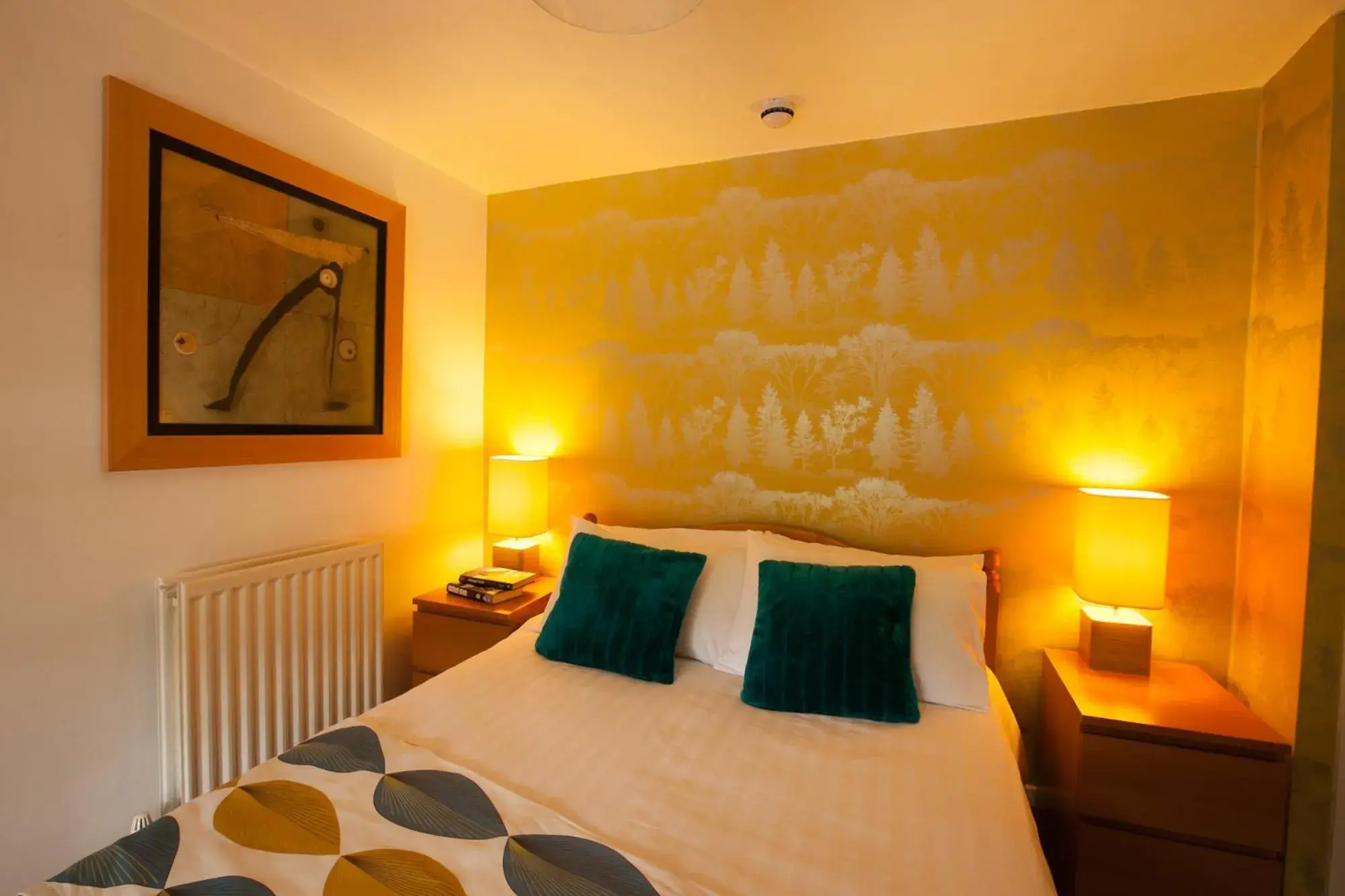 Budget Double or Twin Room in Hollybush Inn Budget Double or Twin Room in Hollybush Inn