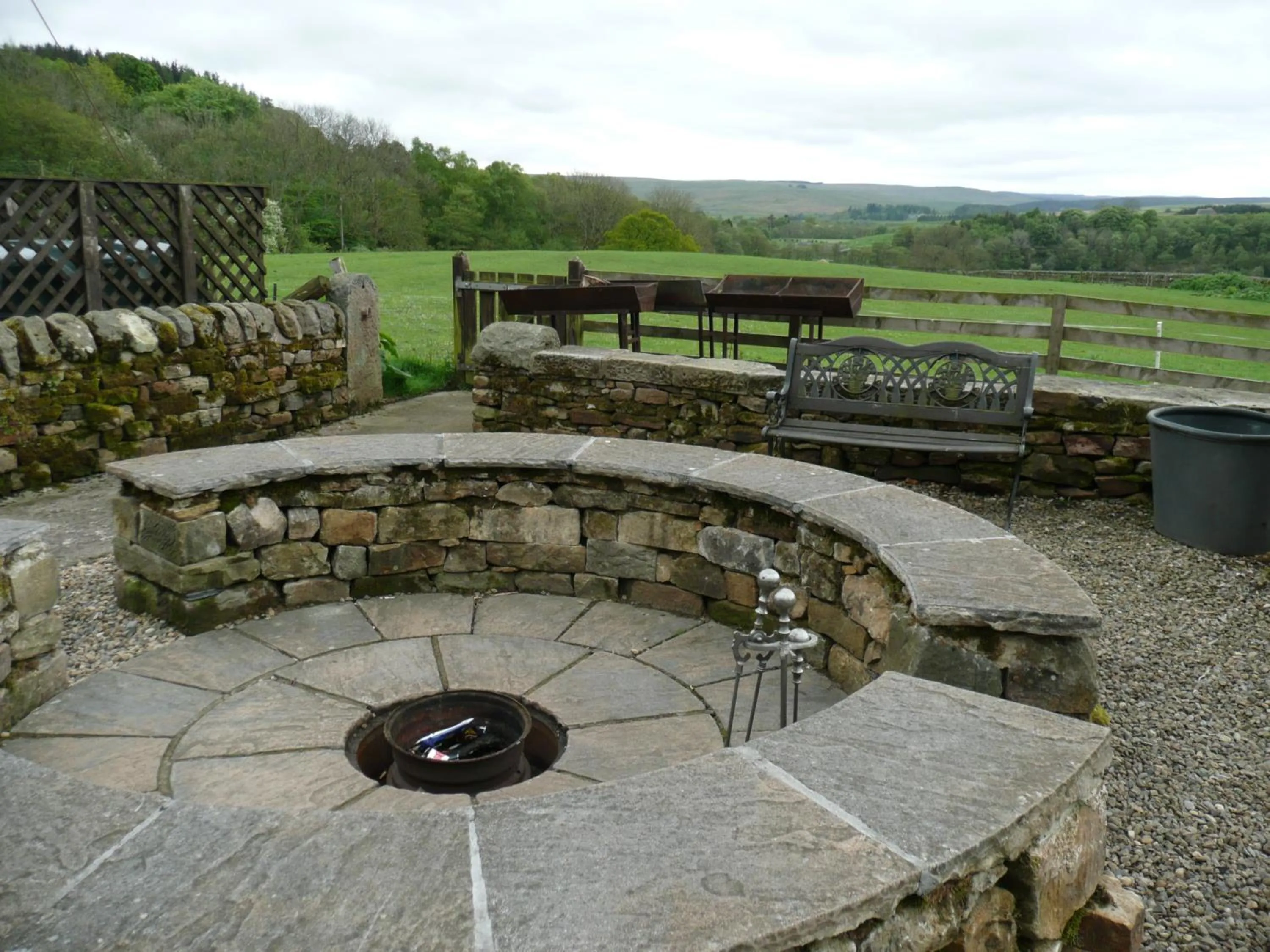 Patio in Hollybush Inn