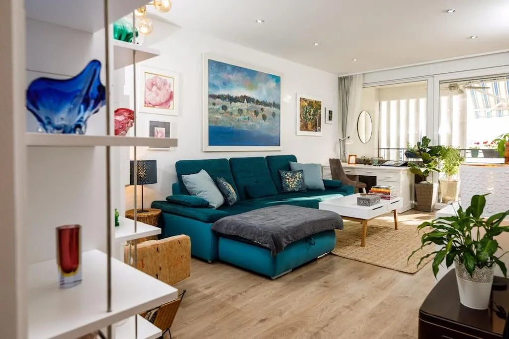 Sunset Oasis “VELLY” 1BR w/ Sea View & Parking
