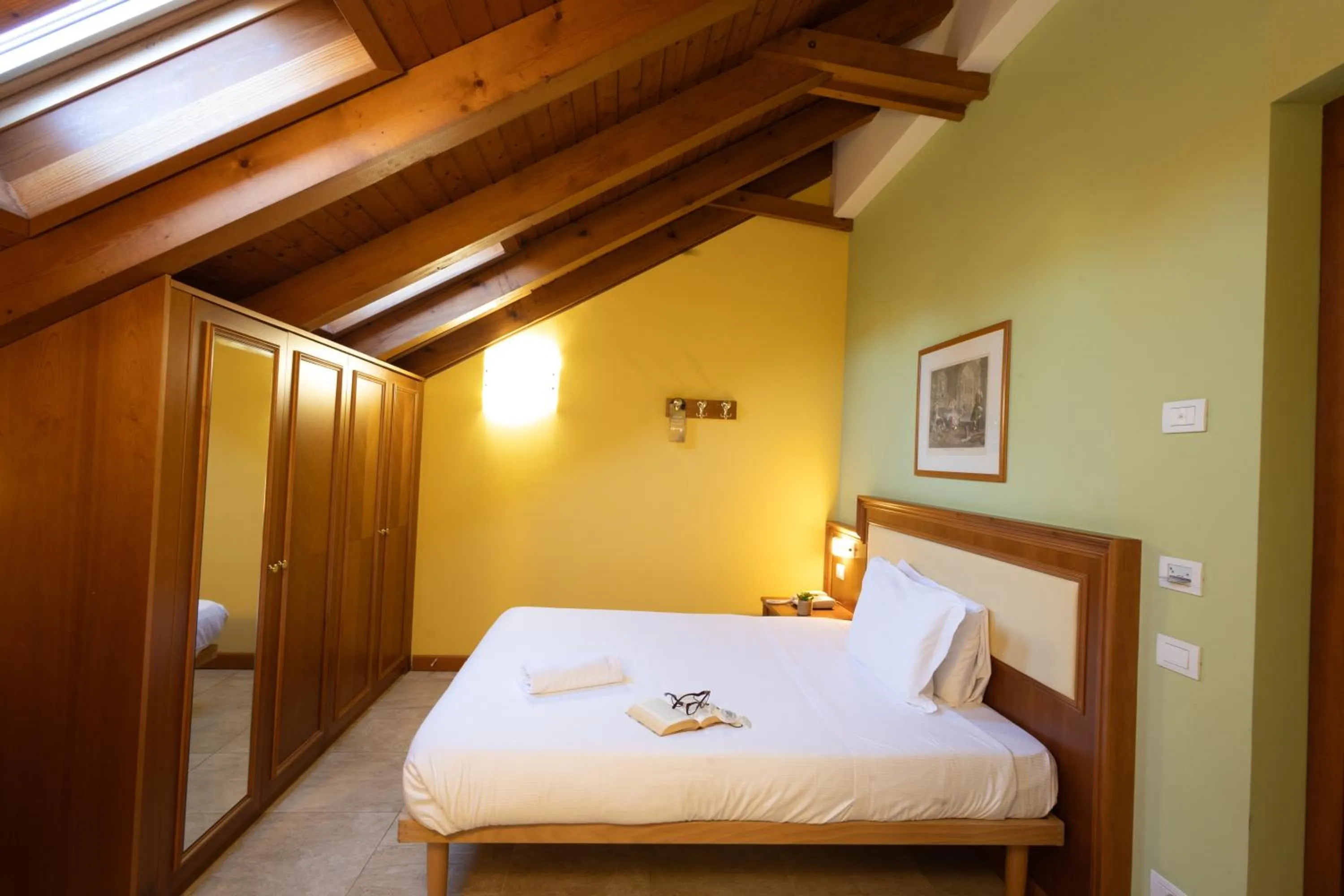 Photo of the whole room, Bed in LVG Hotel Collection - Belvedere San Gottardo