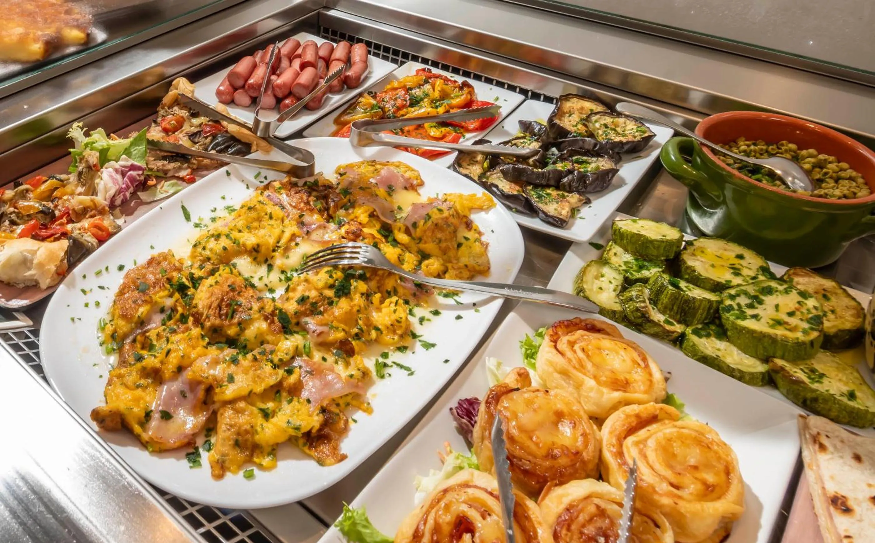 Breakfast in B&B Primrose Residence Hotel