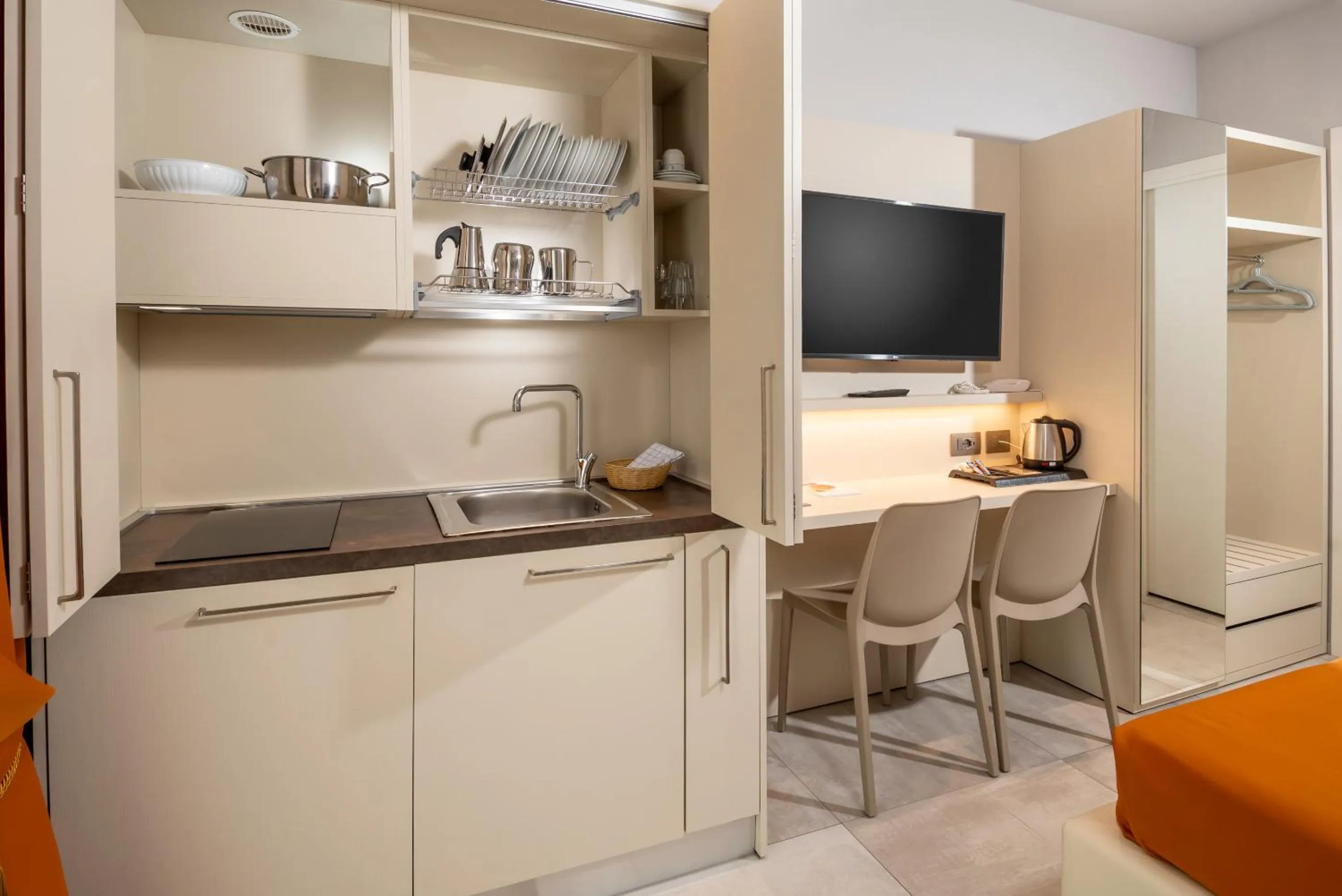 Kitchen or kitchenette in B&B Primrose Residence Hotel