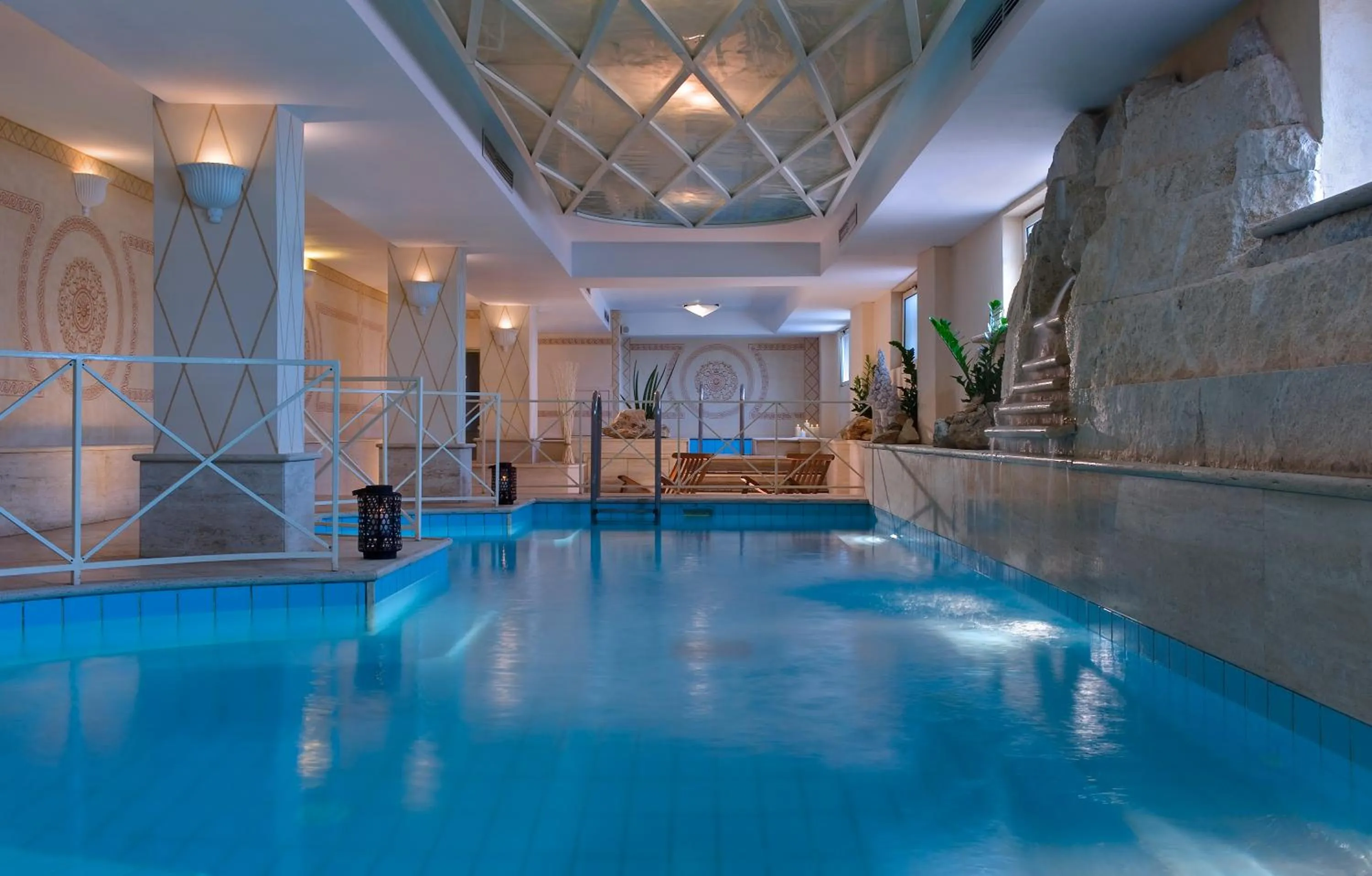 Swimming pool in Miramare E Castello