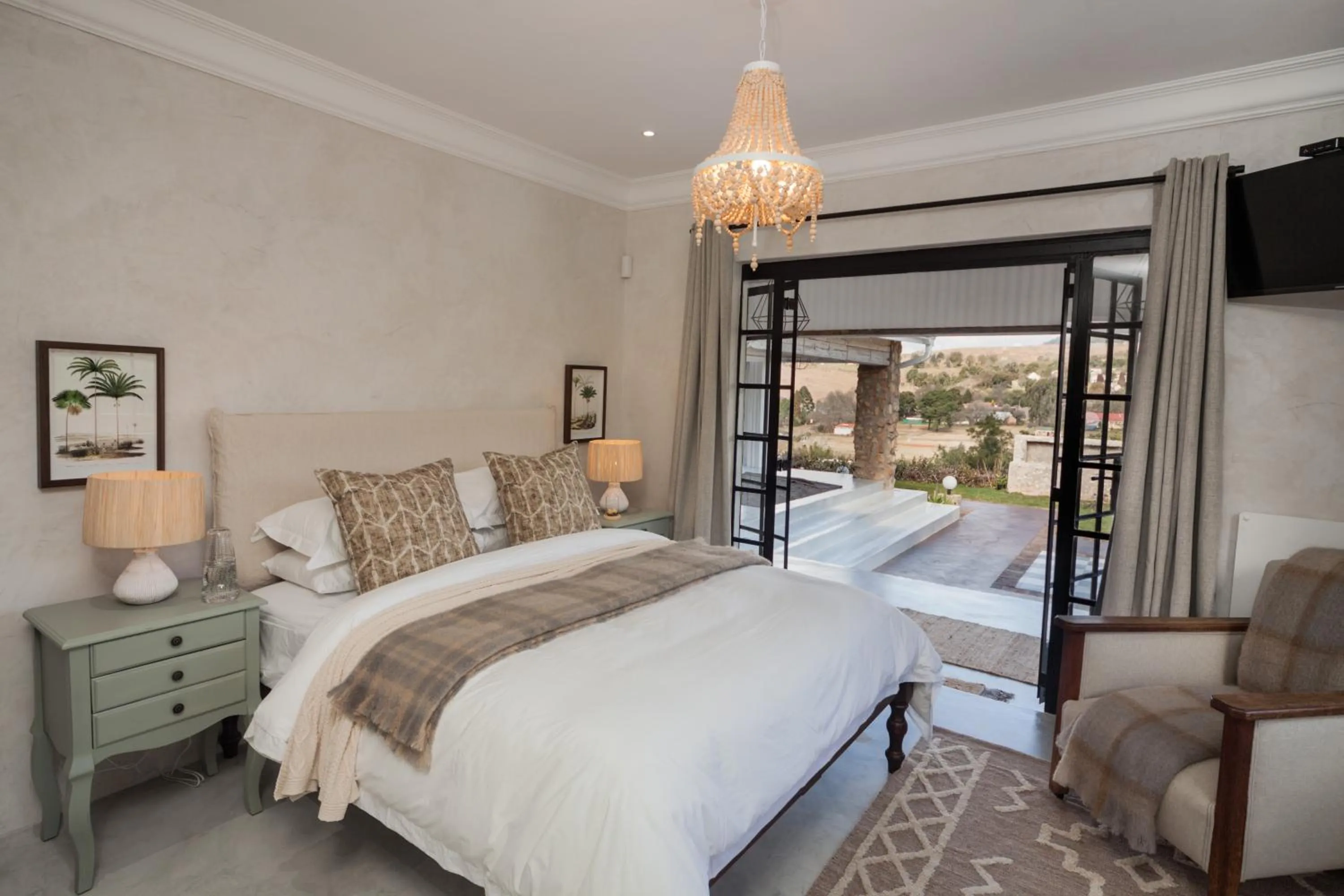 Deluxe Double Room with Shower - single occupancy in Viewpoint Estate Accommodation