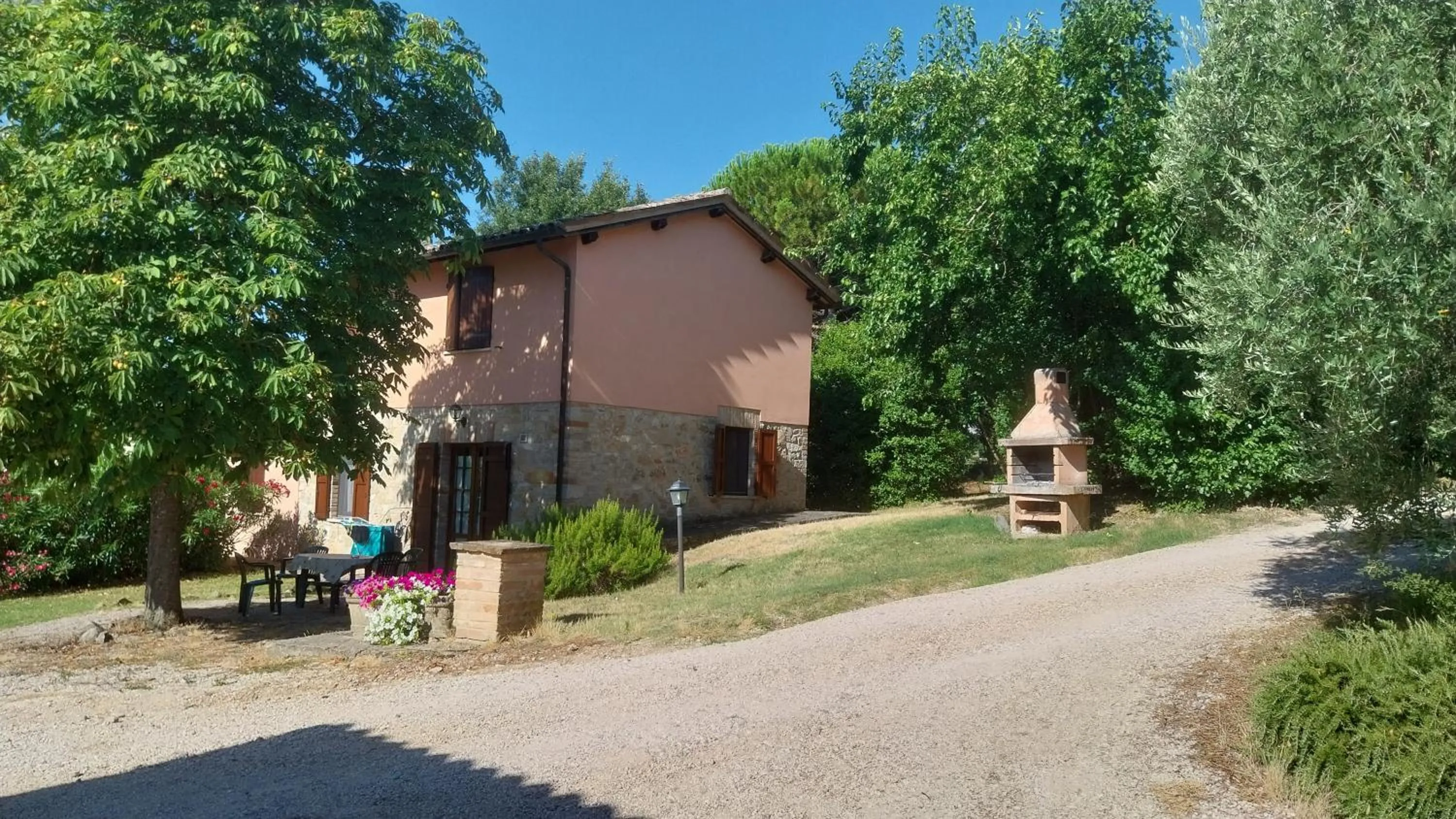 Property building in Il Borghetto