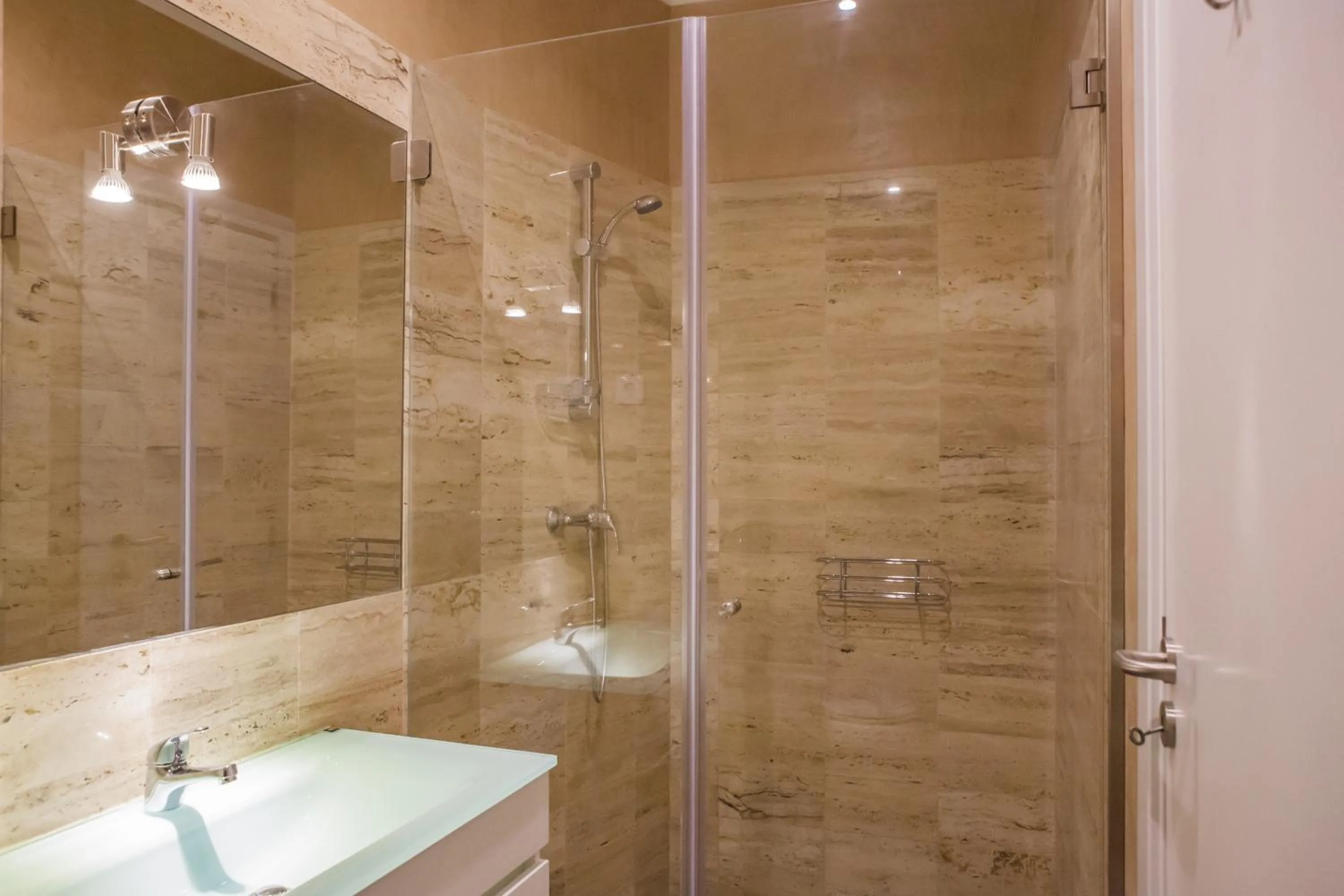 Shower in Rossio Suites