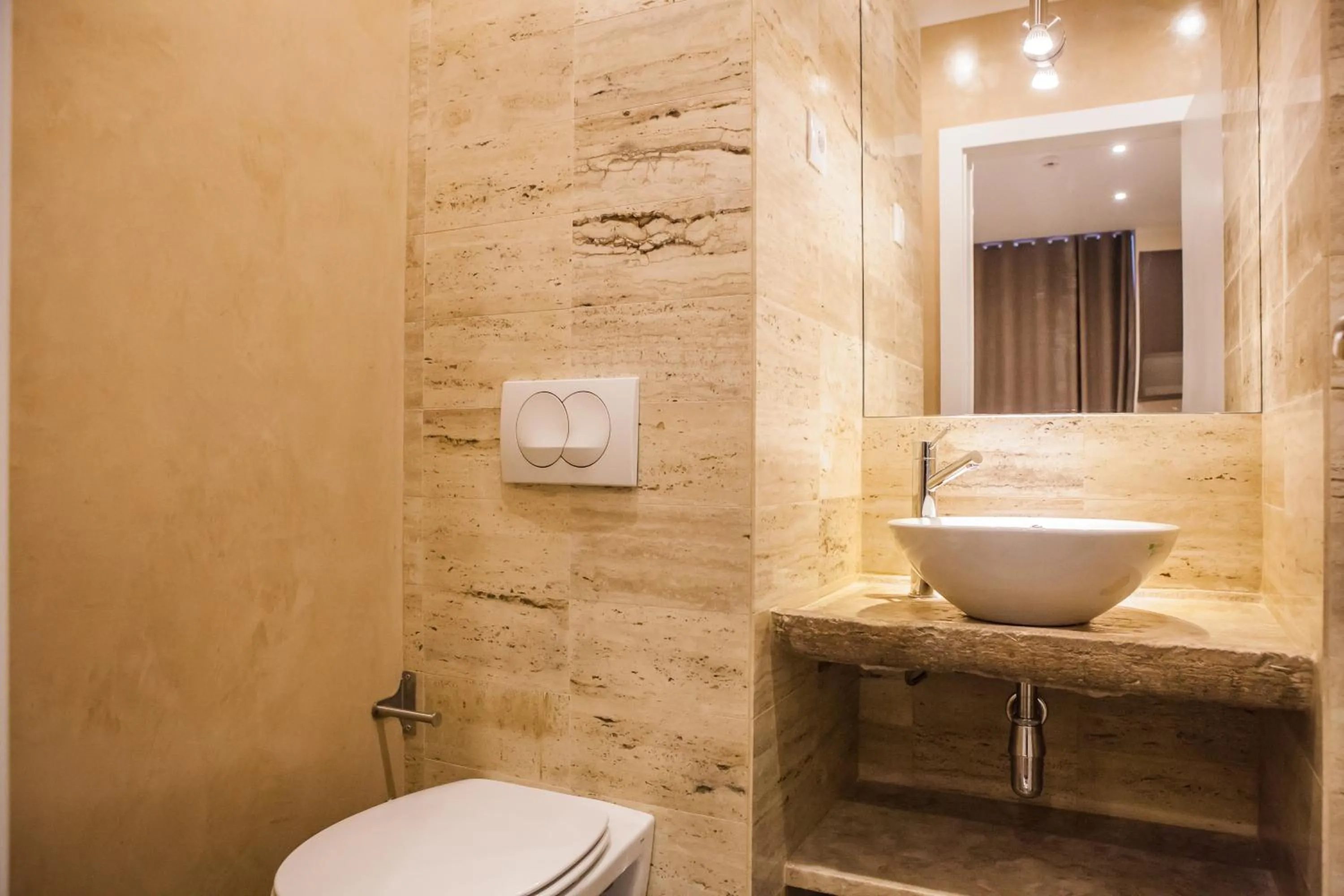 Toilet in Rossio Suites