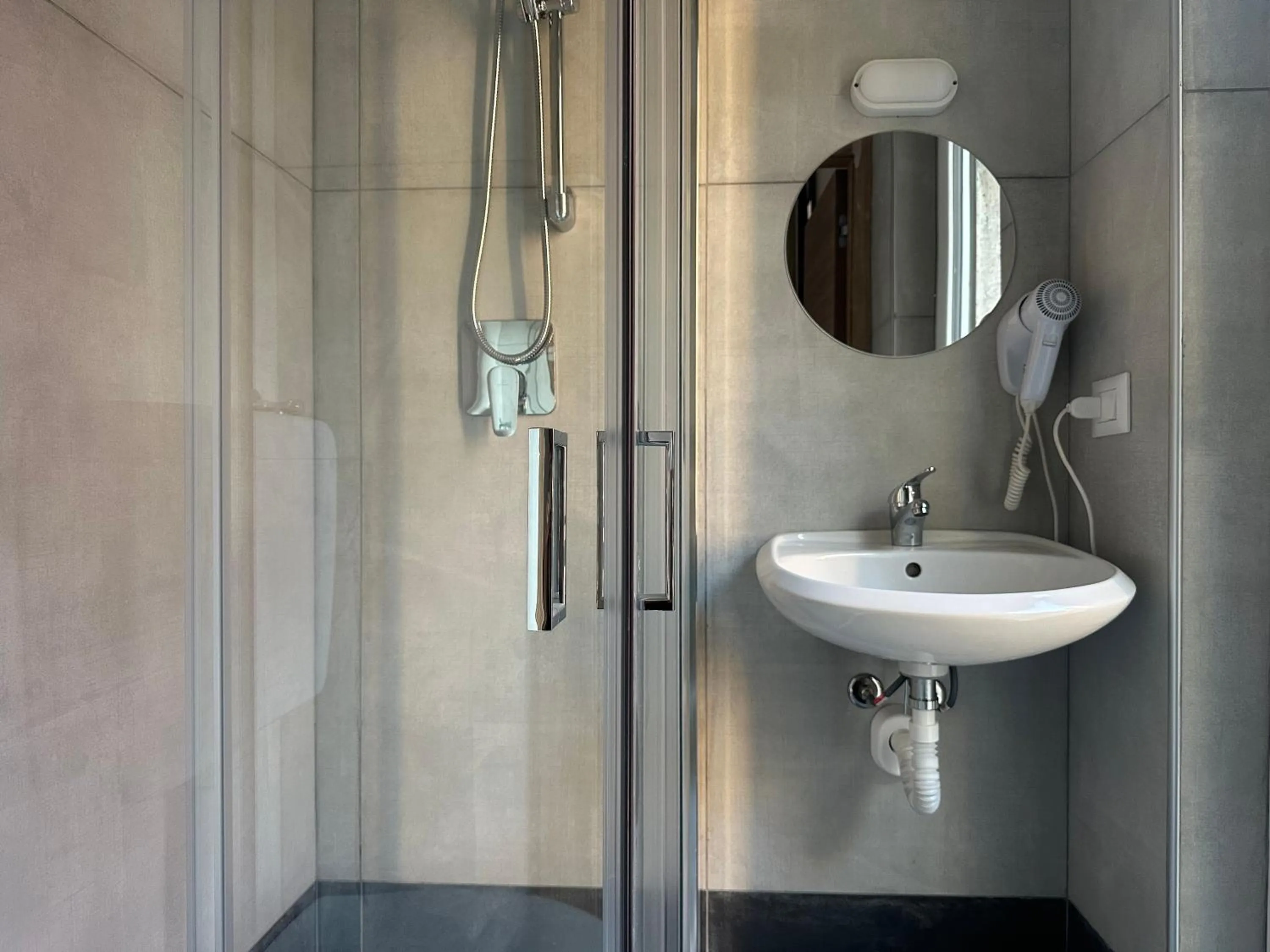 Shower in Hotel Brivio