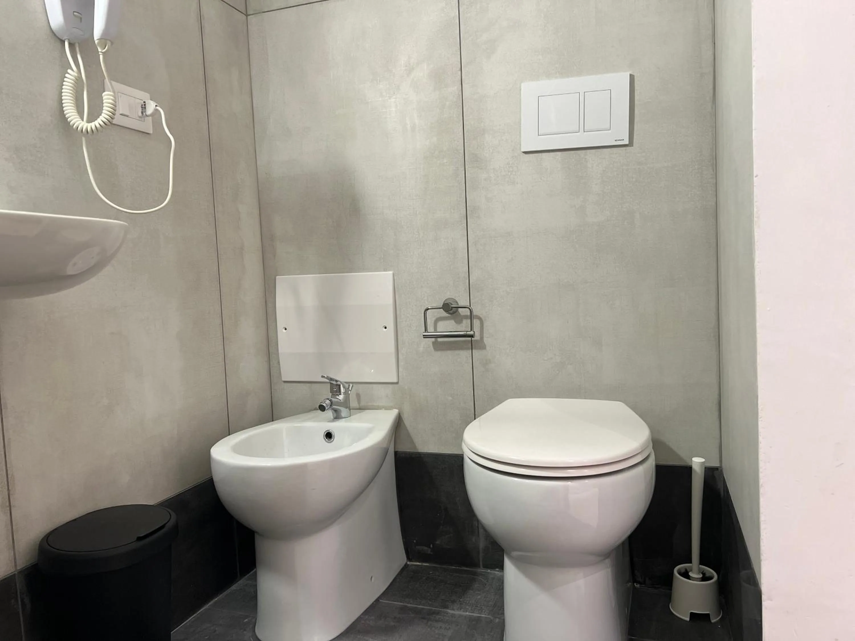 Toilet in Hotel Brivio