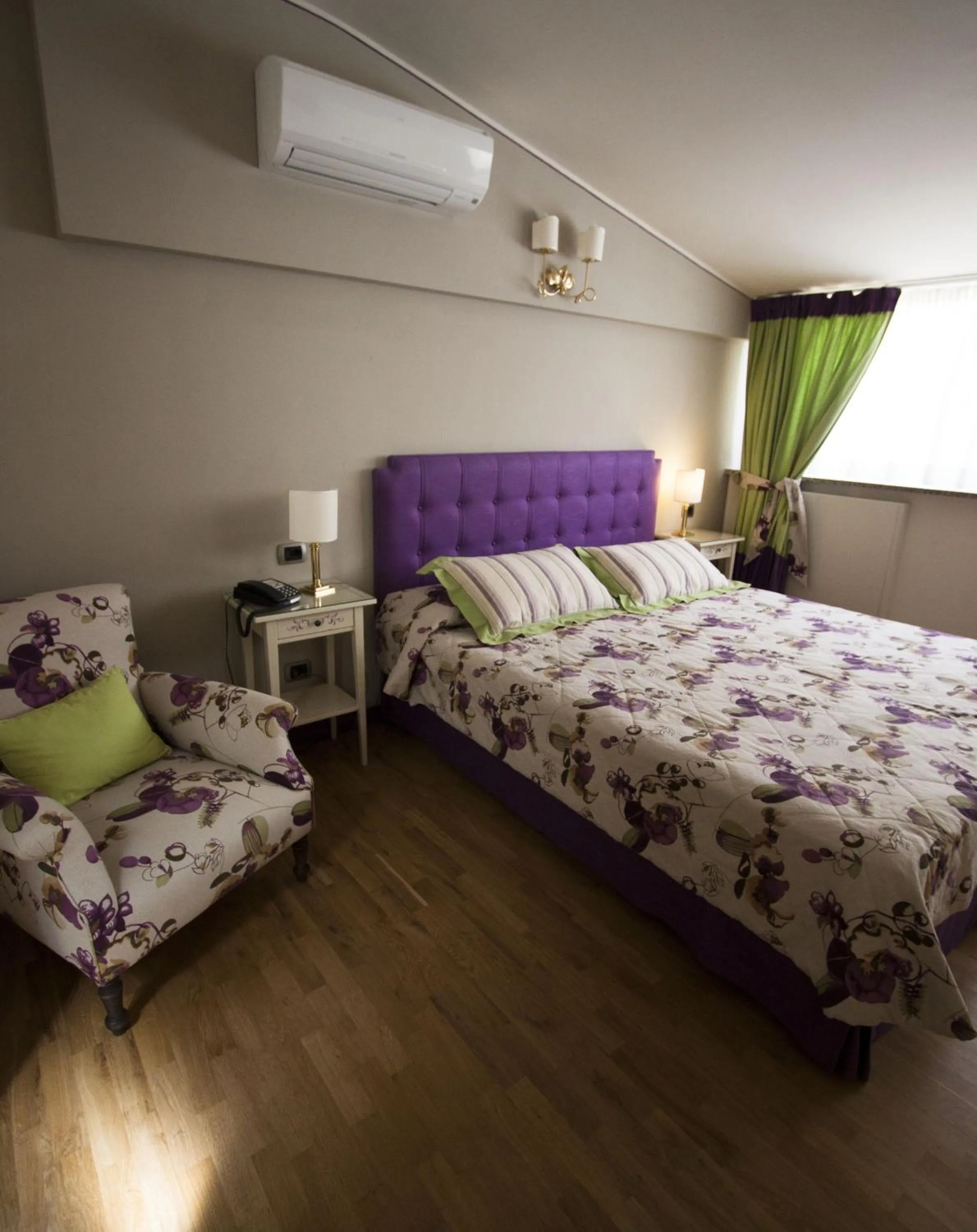 Bedroom, Bed in Hotel Posta