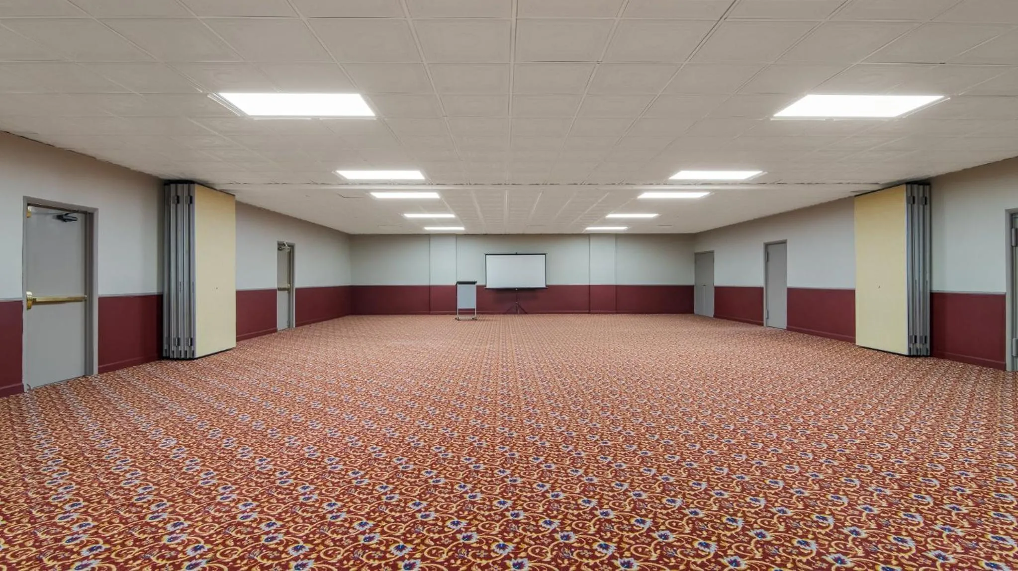 Meeting/conference room in Red Roof Inn and Conference Center Chicago - N Aurora Naperville