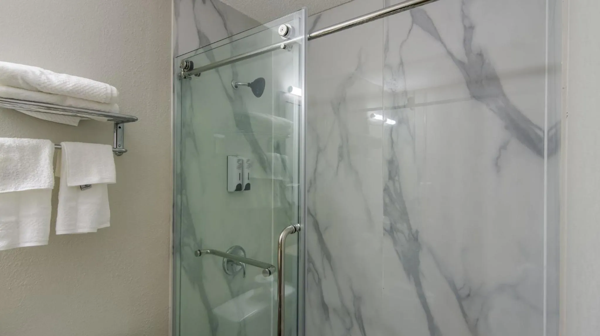 Bathroom in Red Roof Inn and Conference Center Chicago - N Aurora Naperville