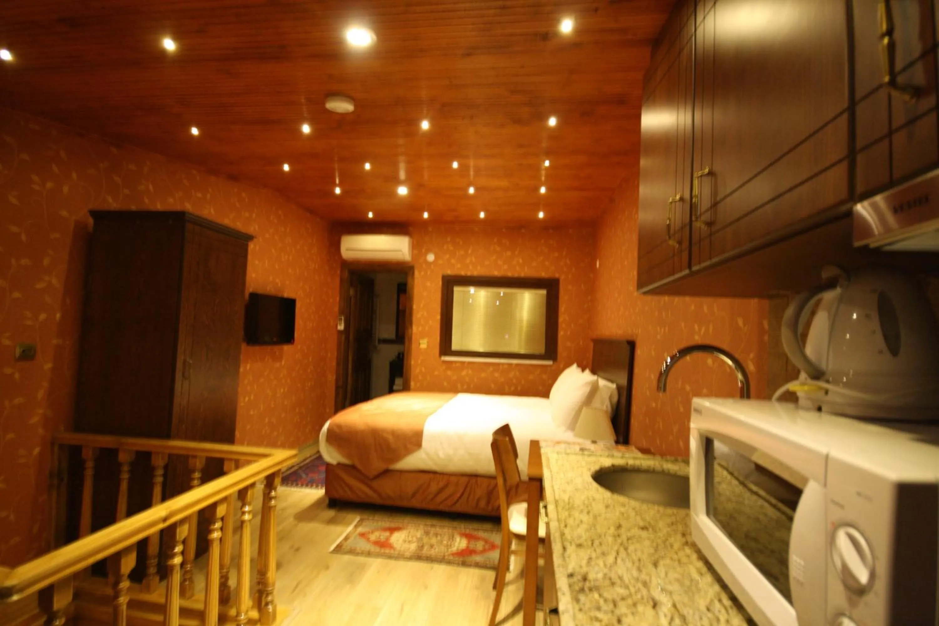 Kitchen or kitchenette, Bed in Sultanahmet Suites