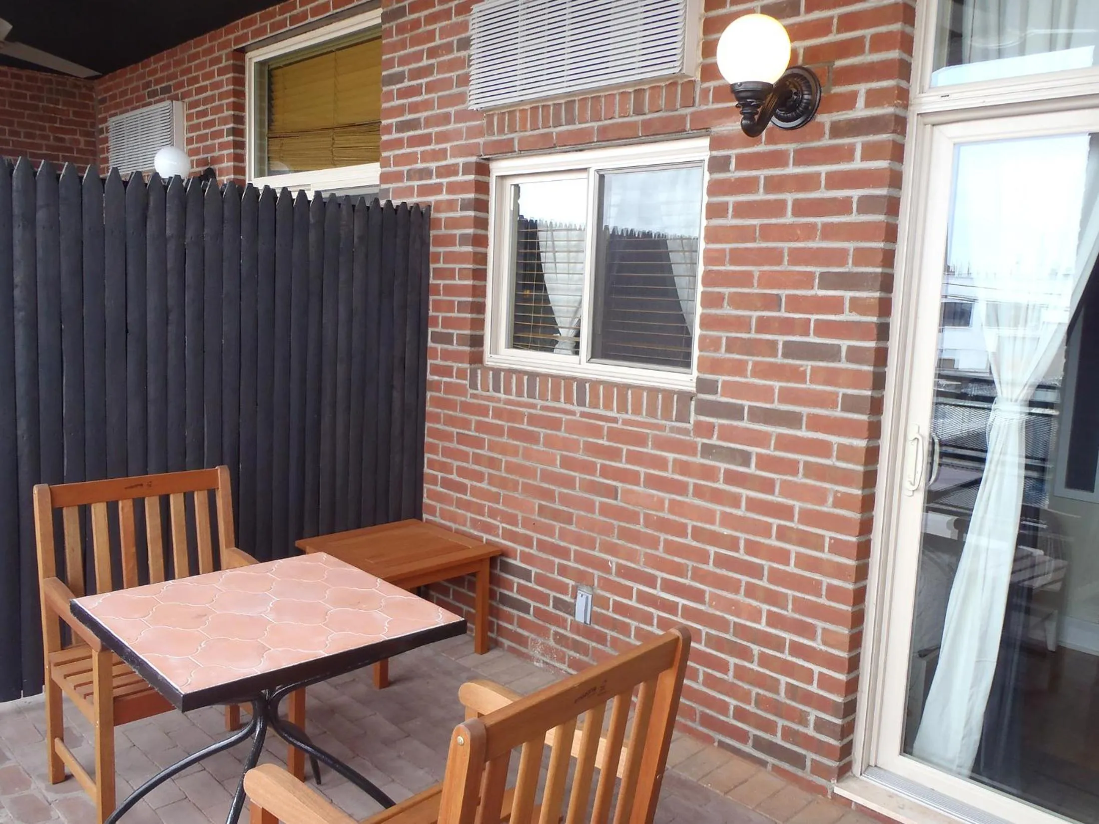 Patio in Henry Norman Hotel