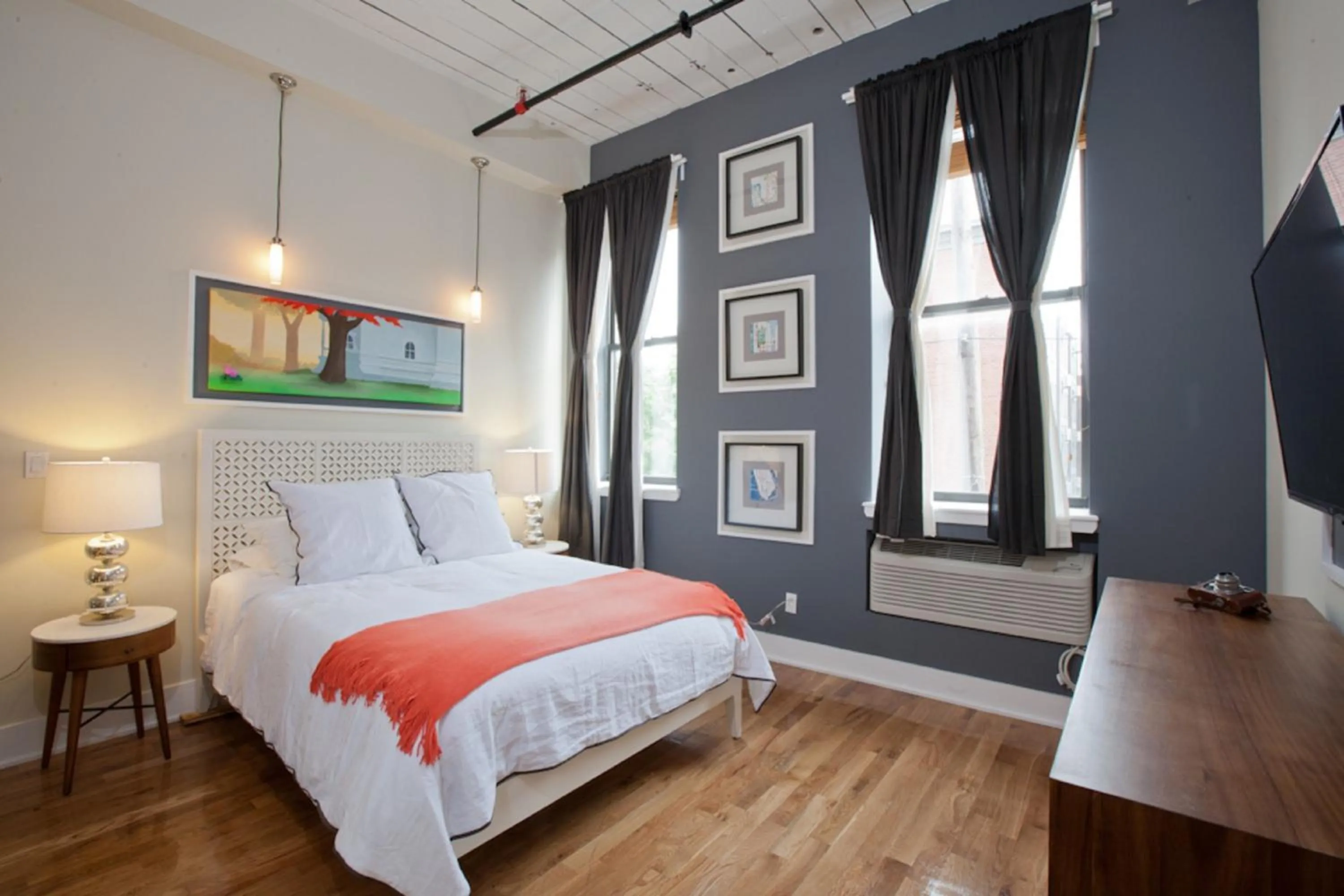 Bed in Henry Norman Hotel