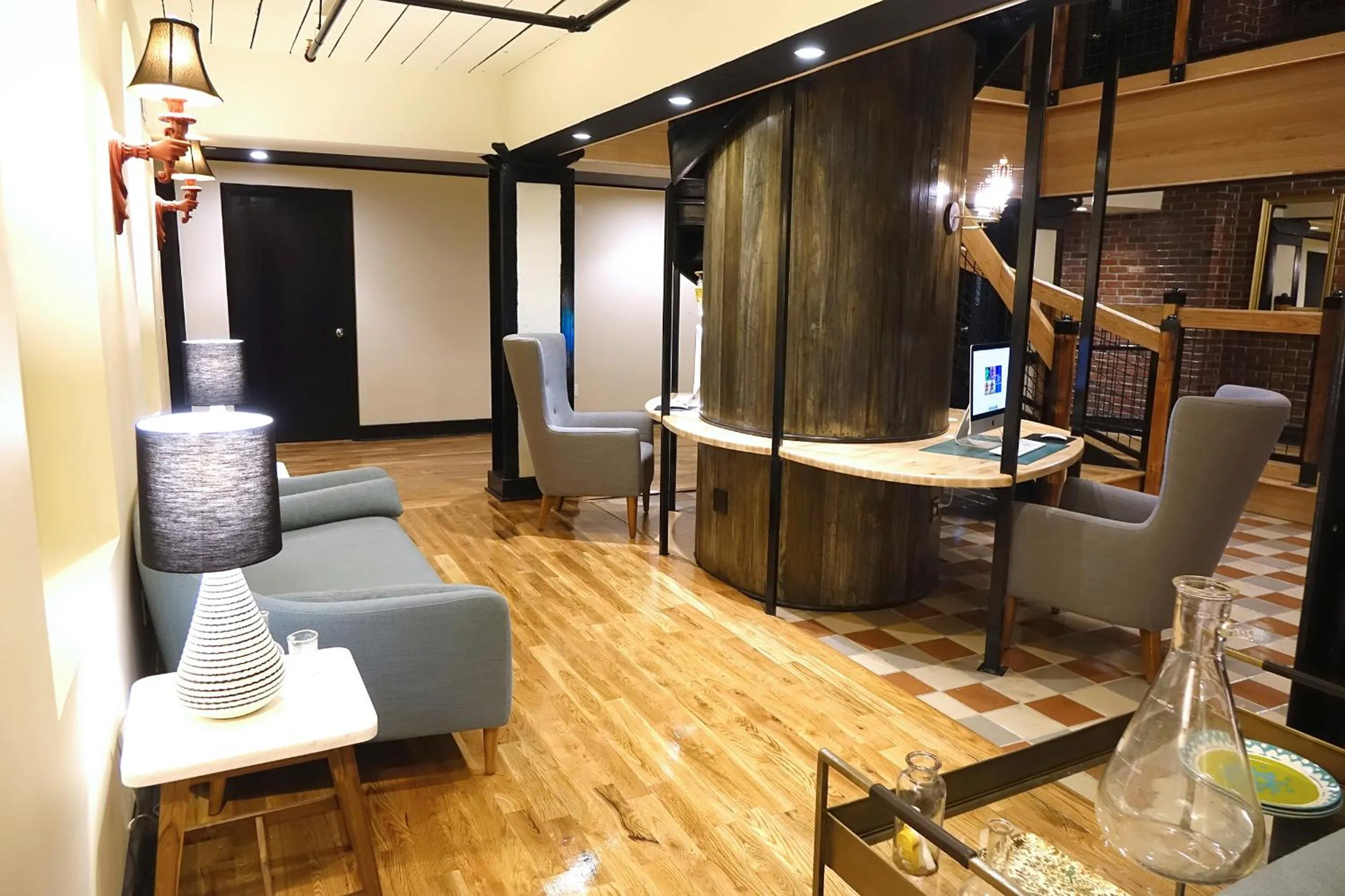 Communal lounge/ TV room in Henry Norman Hotel