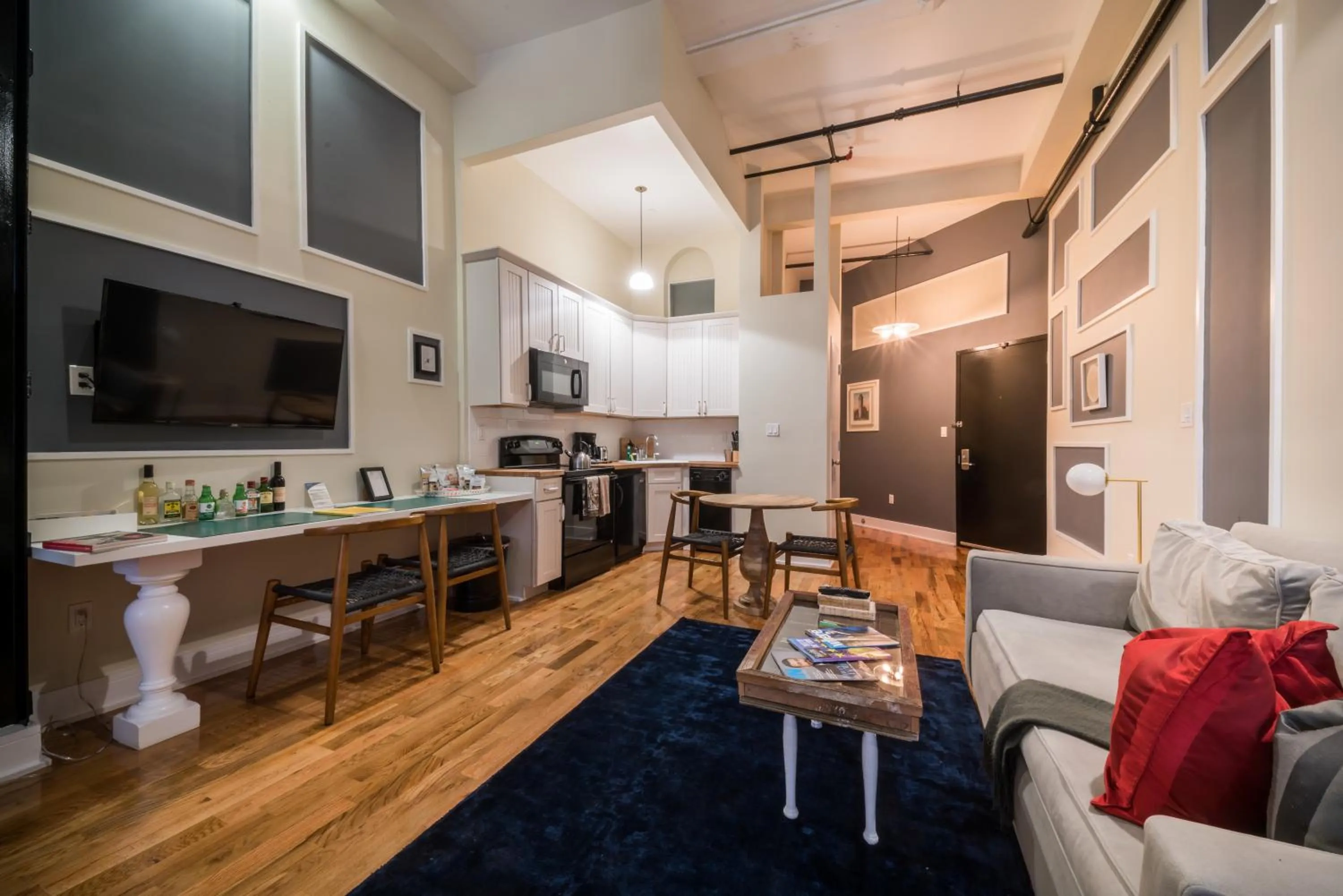 TV and multimedia in Henry Norman Hotel