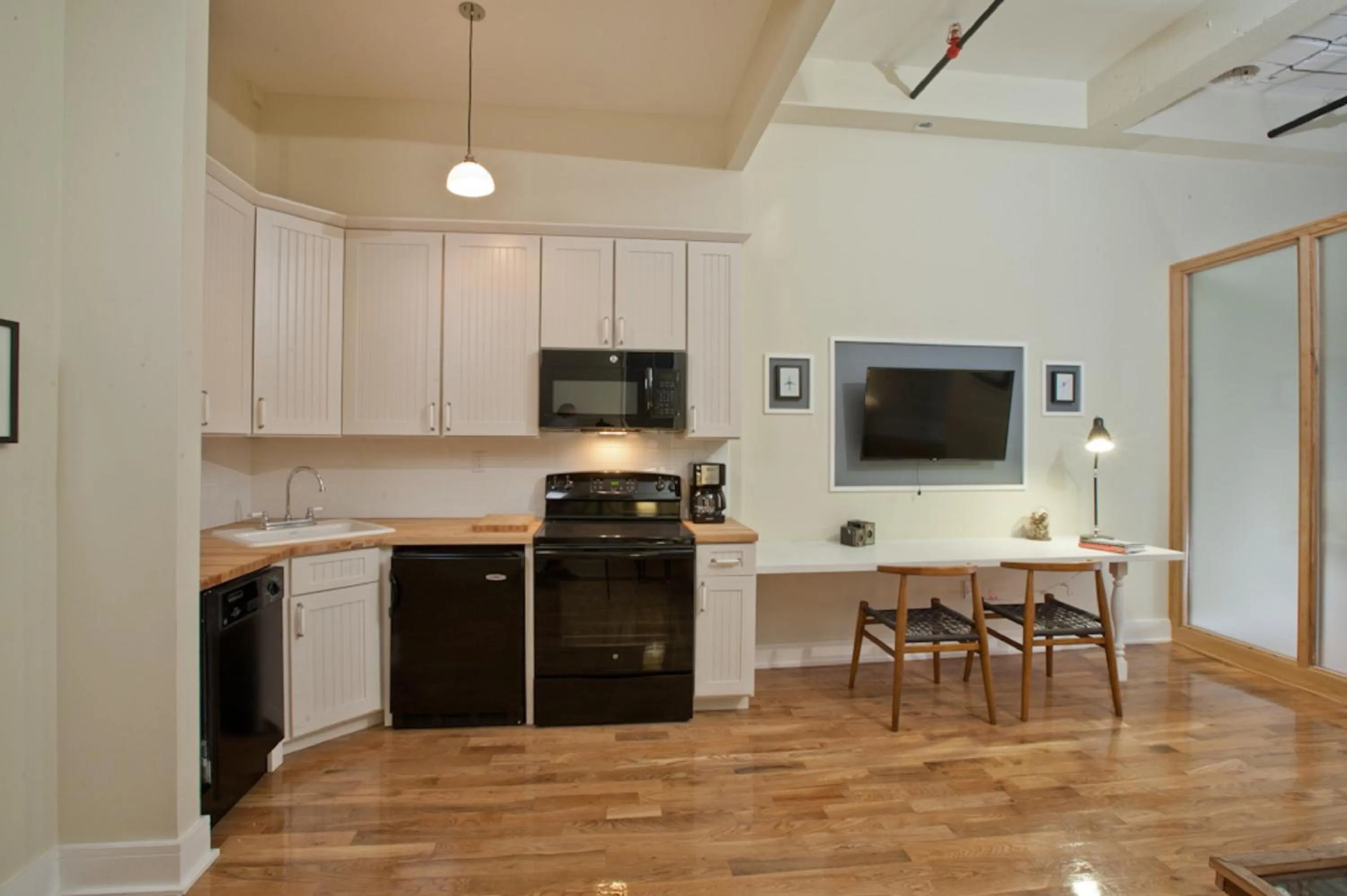 Kitchen or kitchenette in Henry Norman Hotel