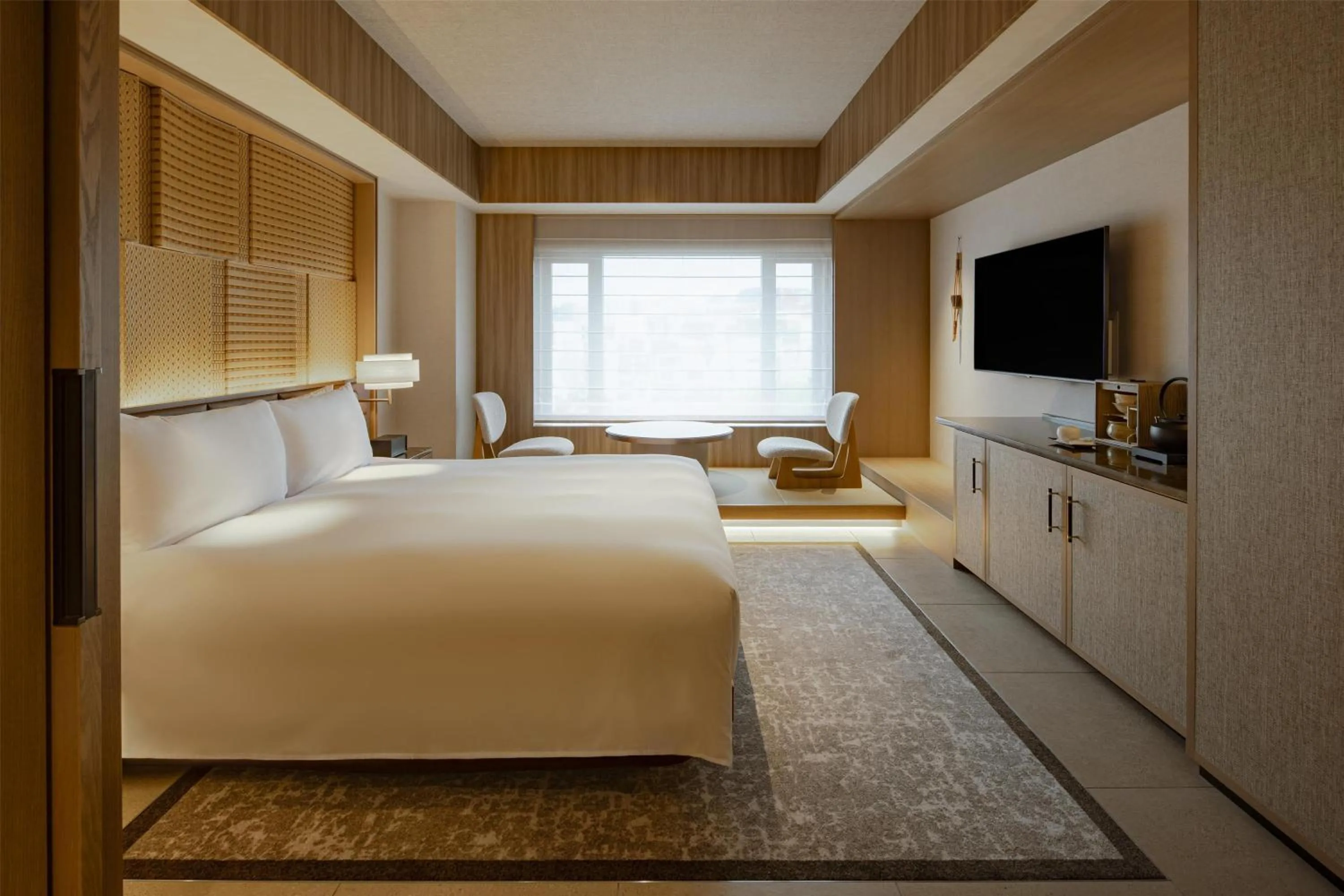 Bedroom, Bed in Grand Hyatt Fukuoka