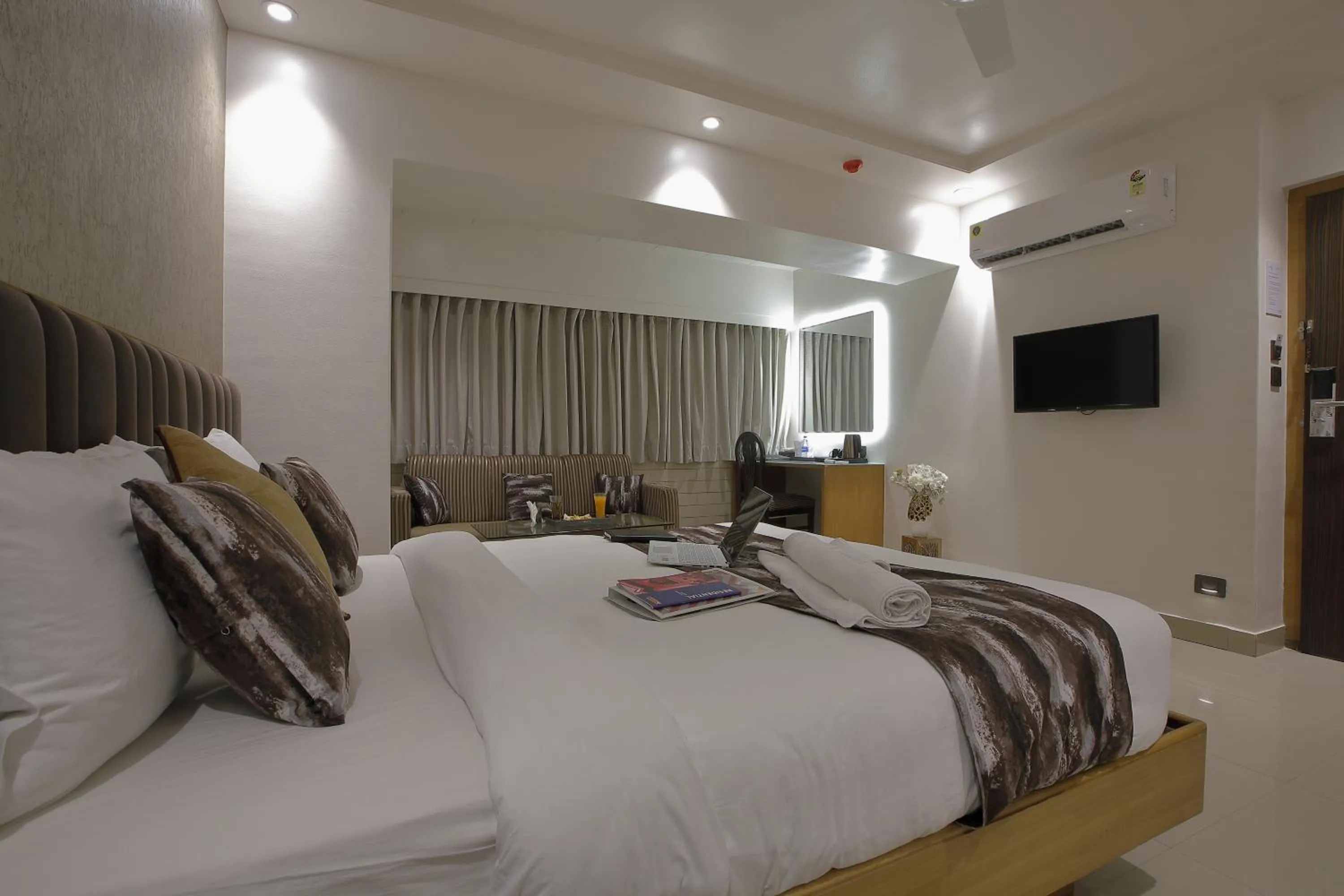 Bed in Hotel Ariana Residency