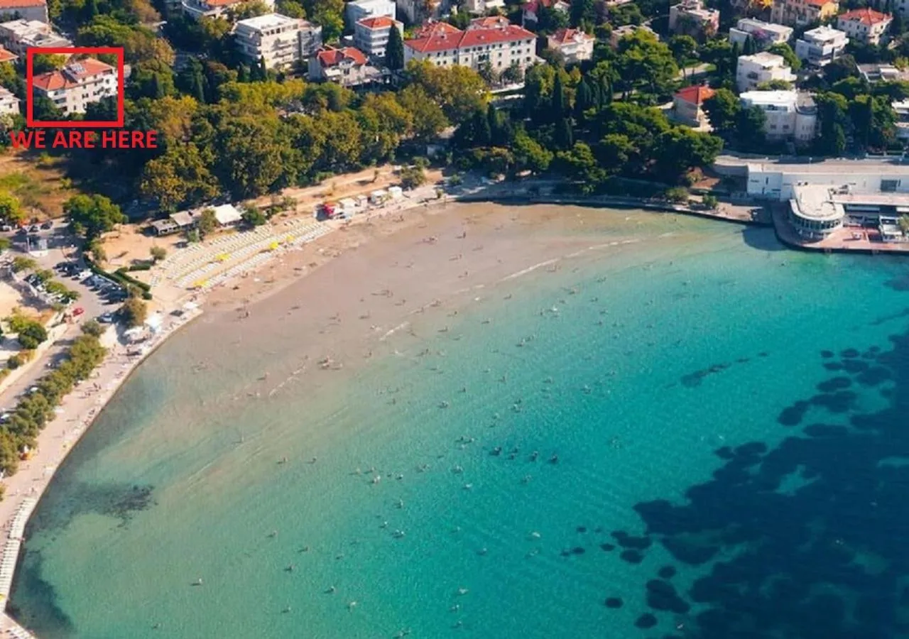 Restaurant/places to eat in Green Park Luxury Rooms