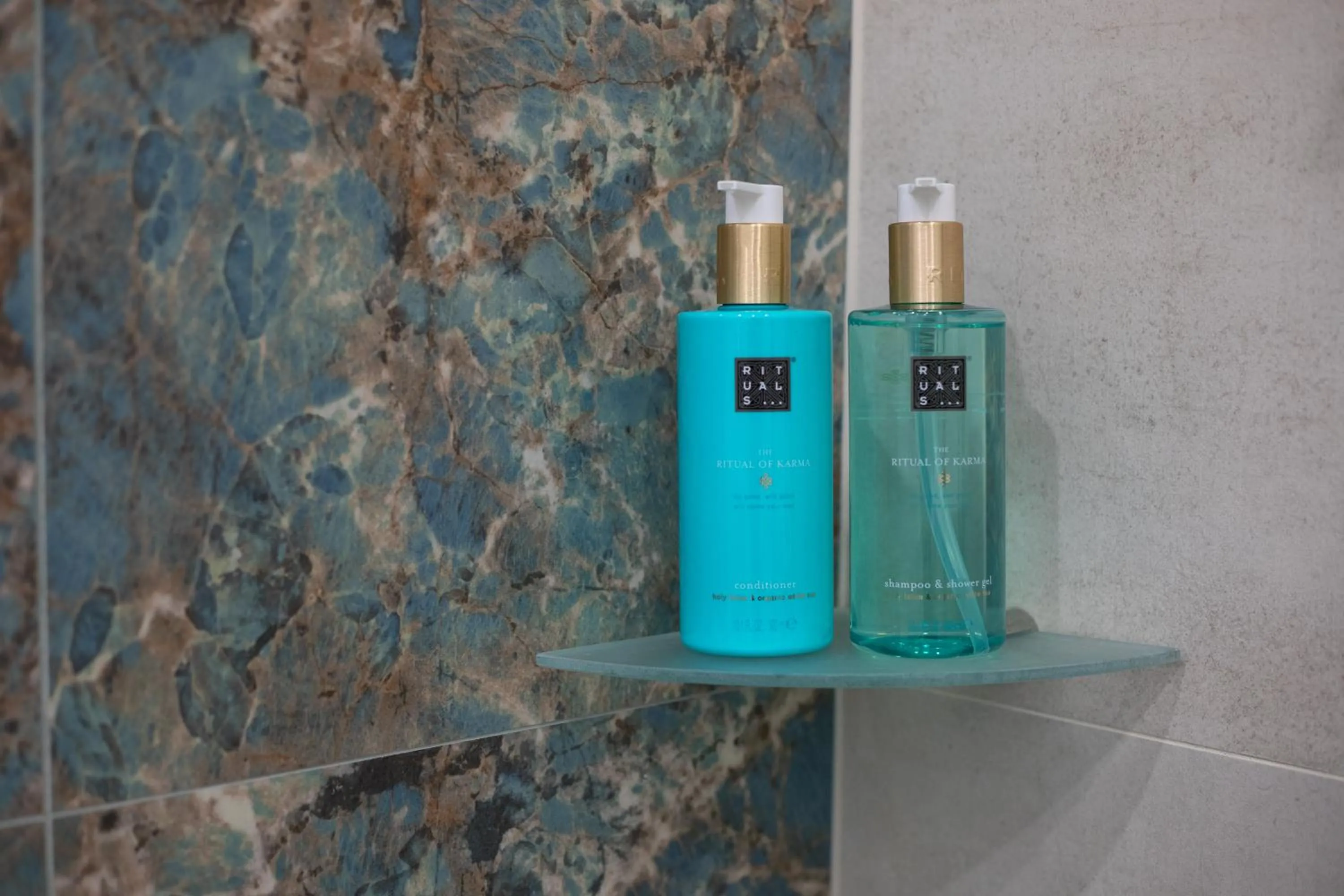 Shower in Green Park Luxury Rooms