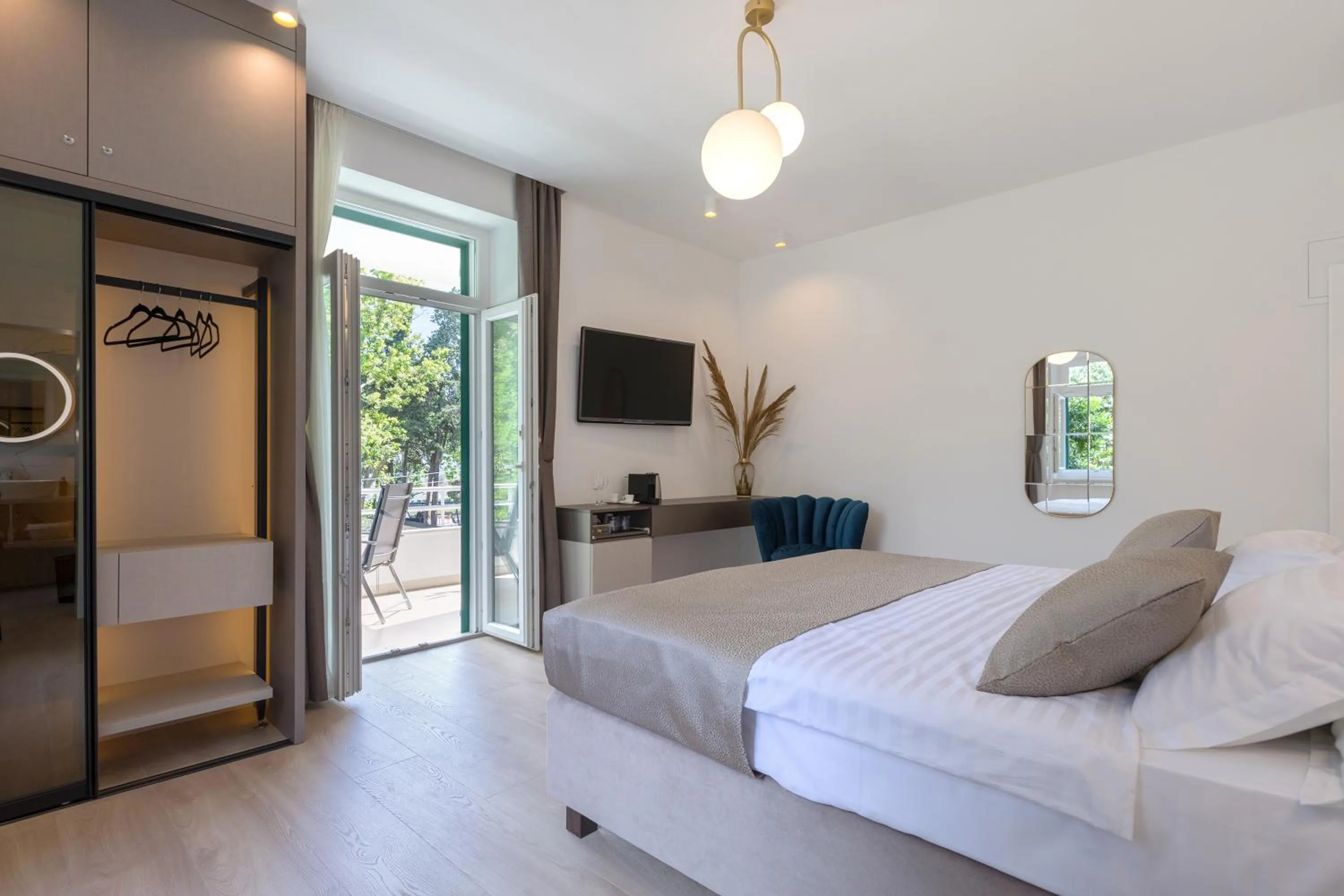 Bedroom, Bed in Green Park Luxury Rooms