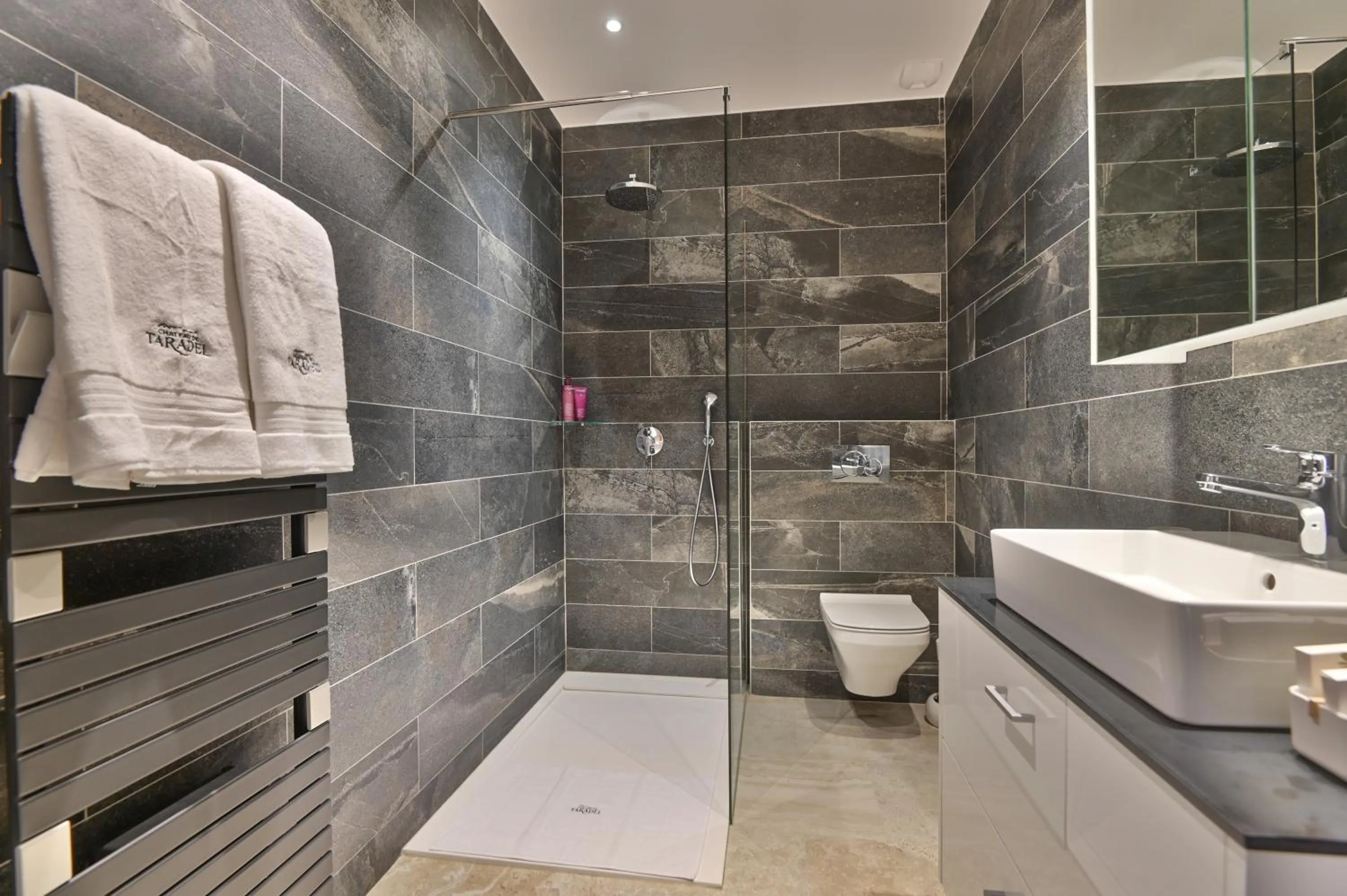 Bathroom in Château de Taradel