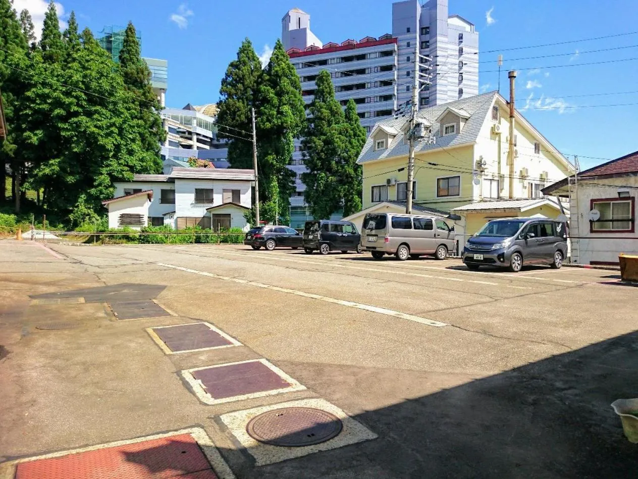 Property building in Allumeur