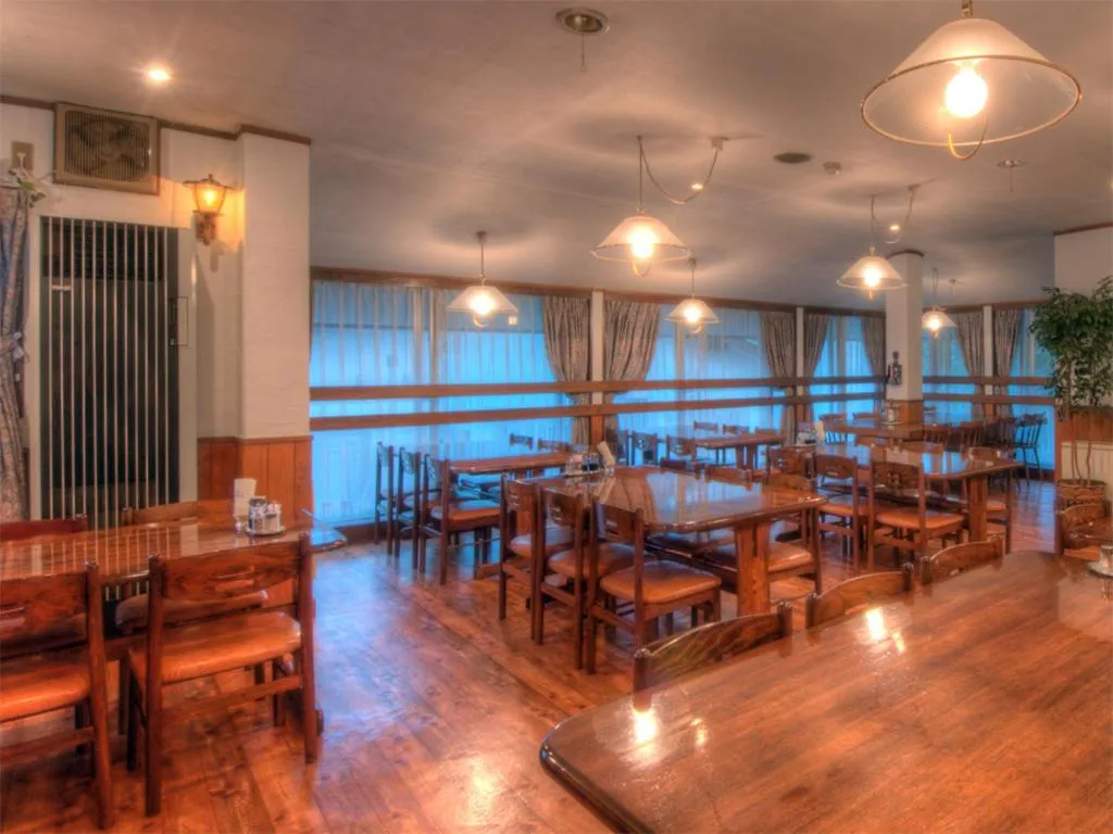 Restaurant/places to eat in Allumeur