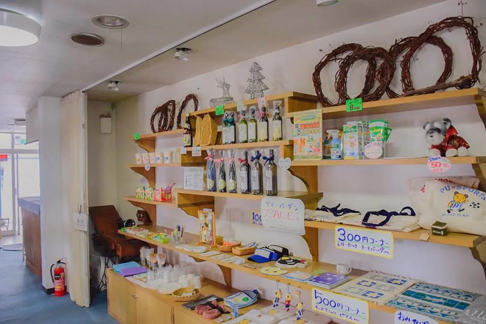 On-site shops in Allumeur