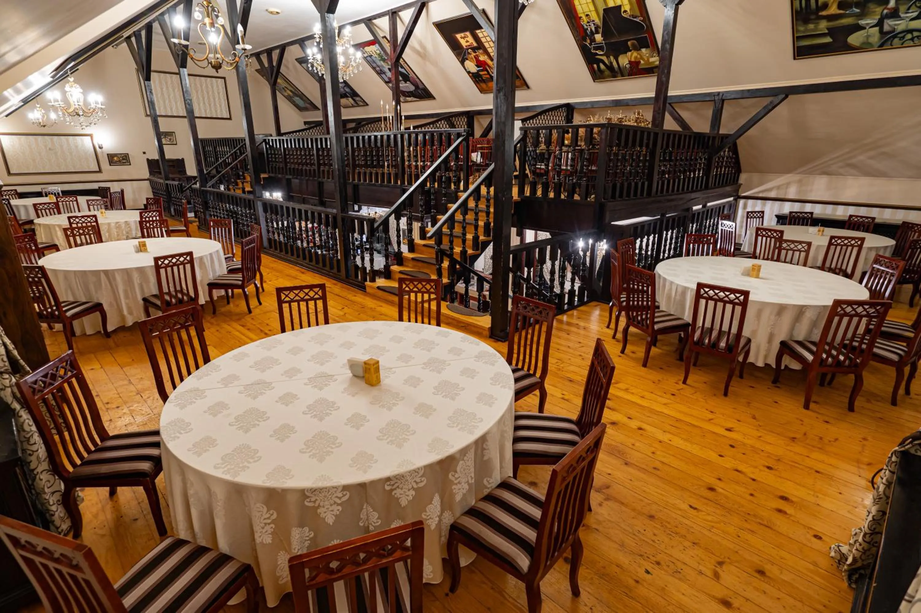 Restaurant/places to eat in Q Chalet