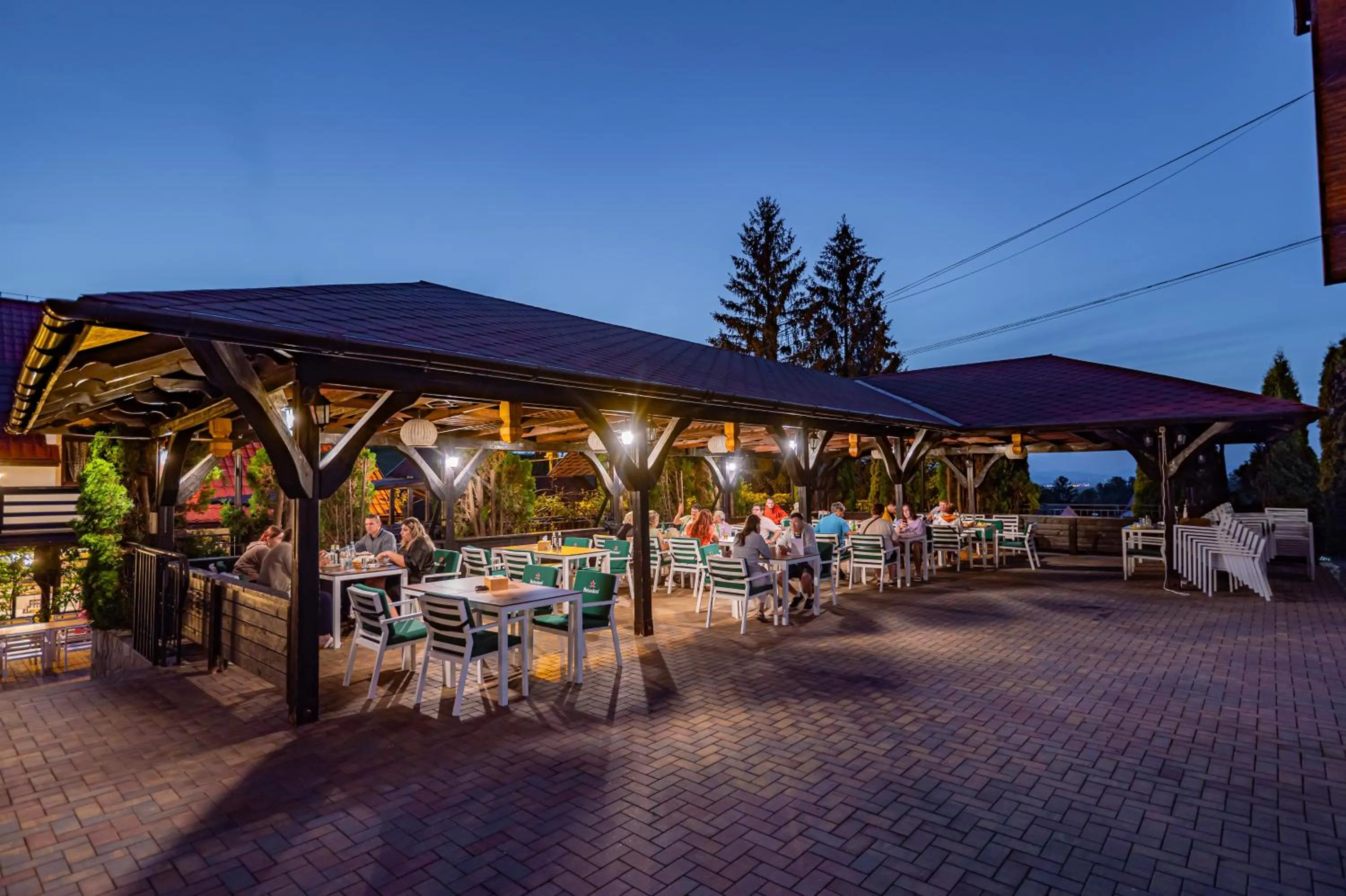 Restaurant/places to eat in Q Chalet