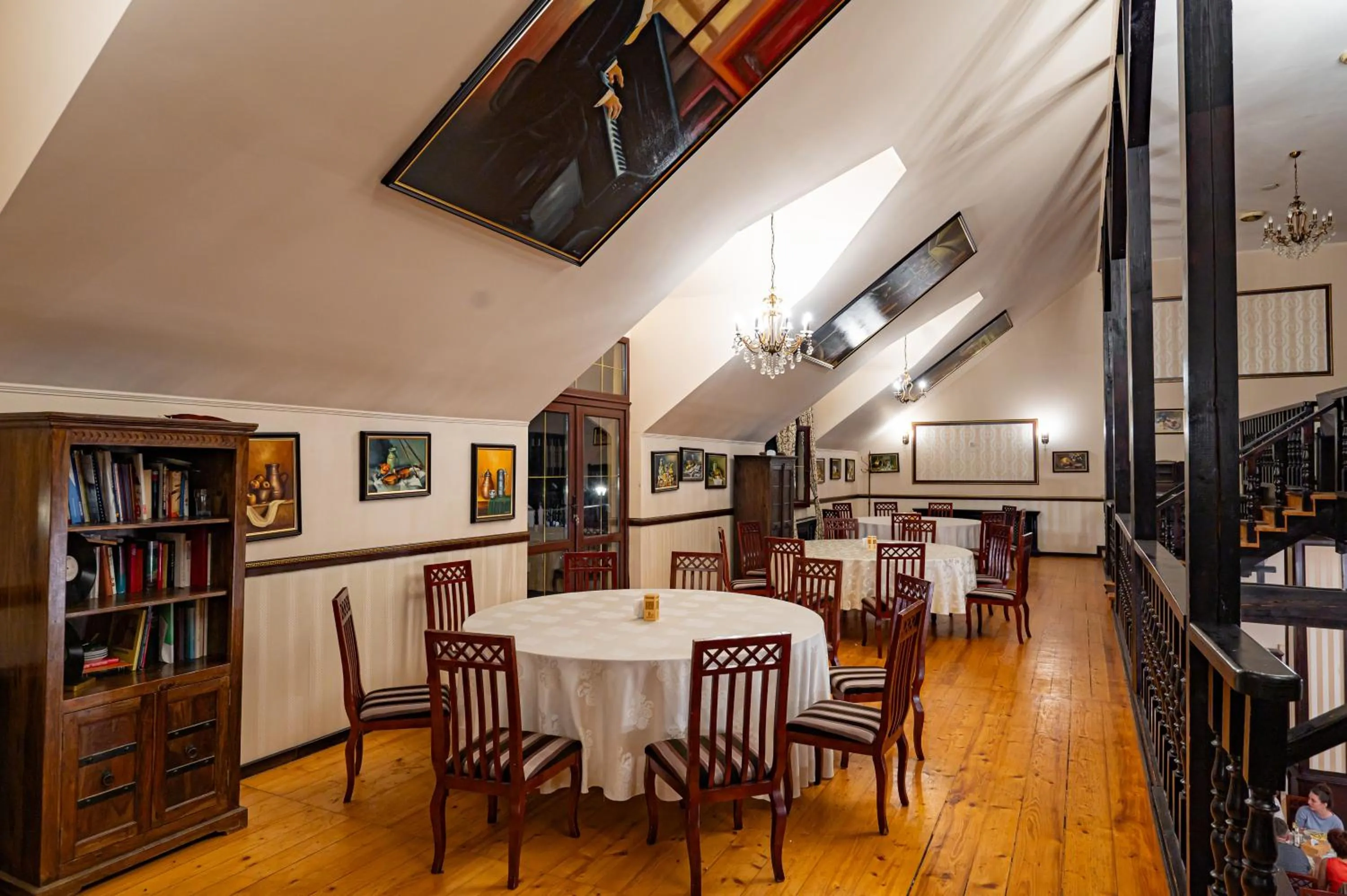 Restaurant/places to eat in Q Chalet