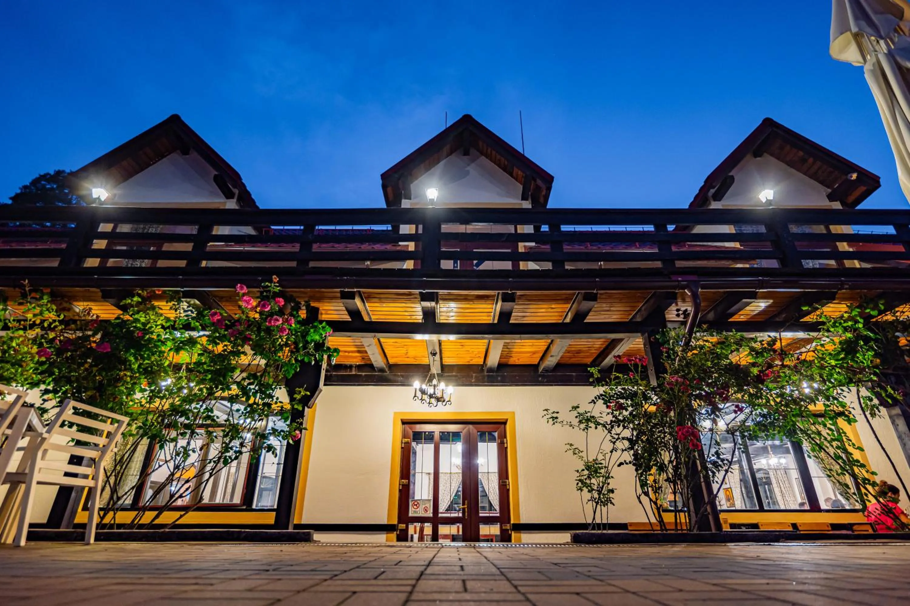 Restaurant/places to eat in Q Chalet